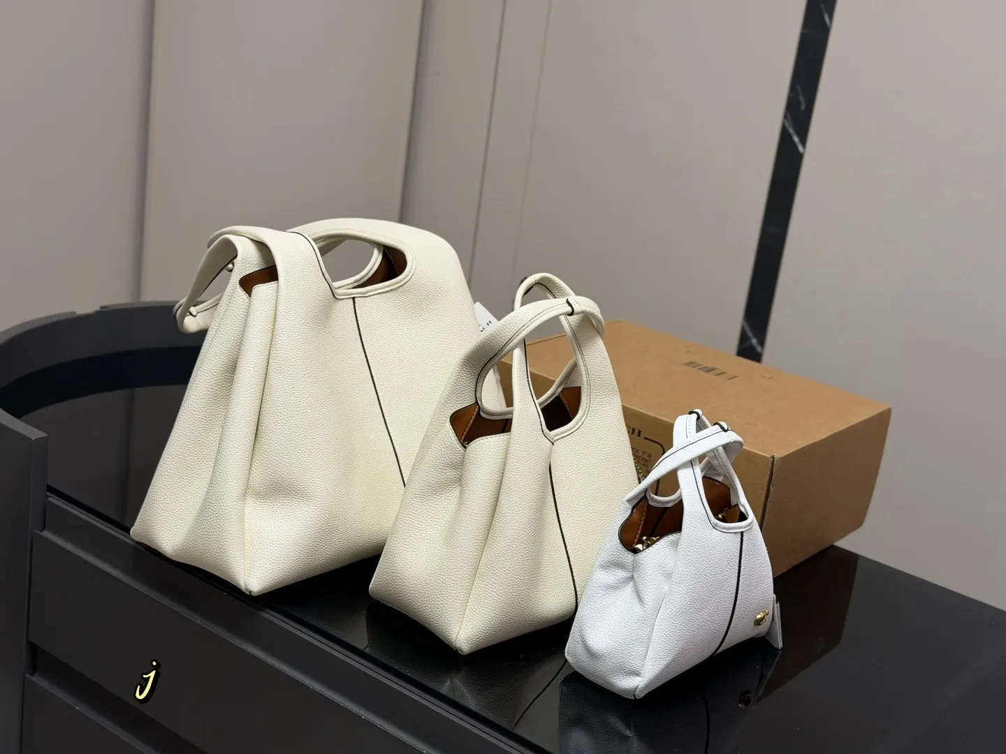 Coach 牛皮 托特包 大容量托特款