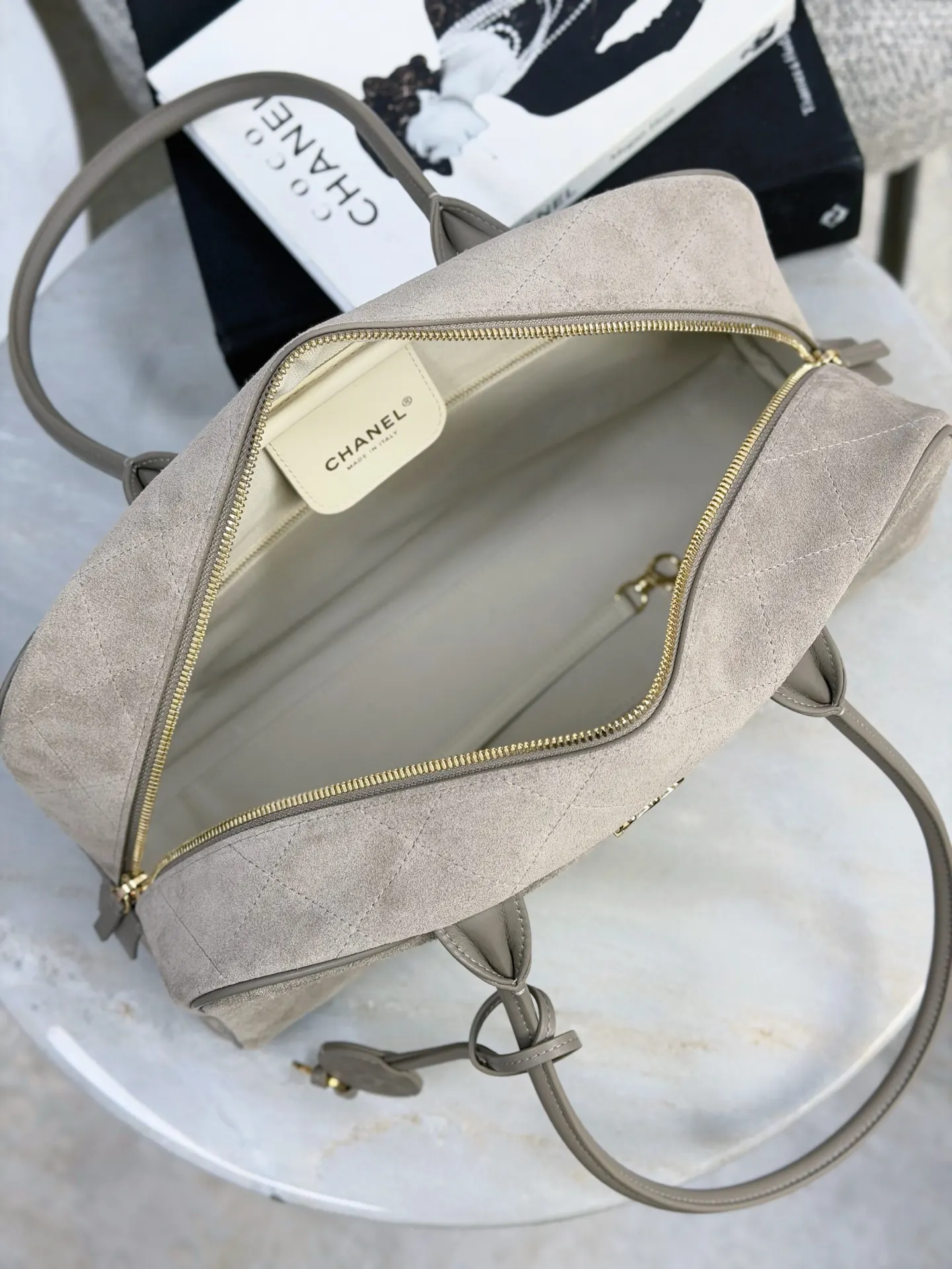 Chanel Cowhide Bag Chain Shoulder and Crossbody Wear Image 8 Chanel Cowhide Bag Chain Shoulder and Crossbody Wear Image 8