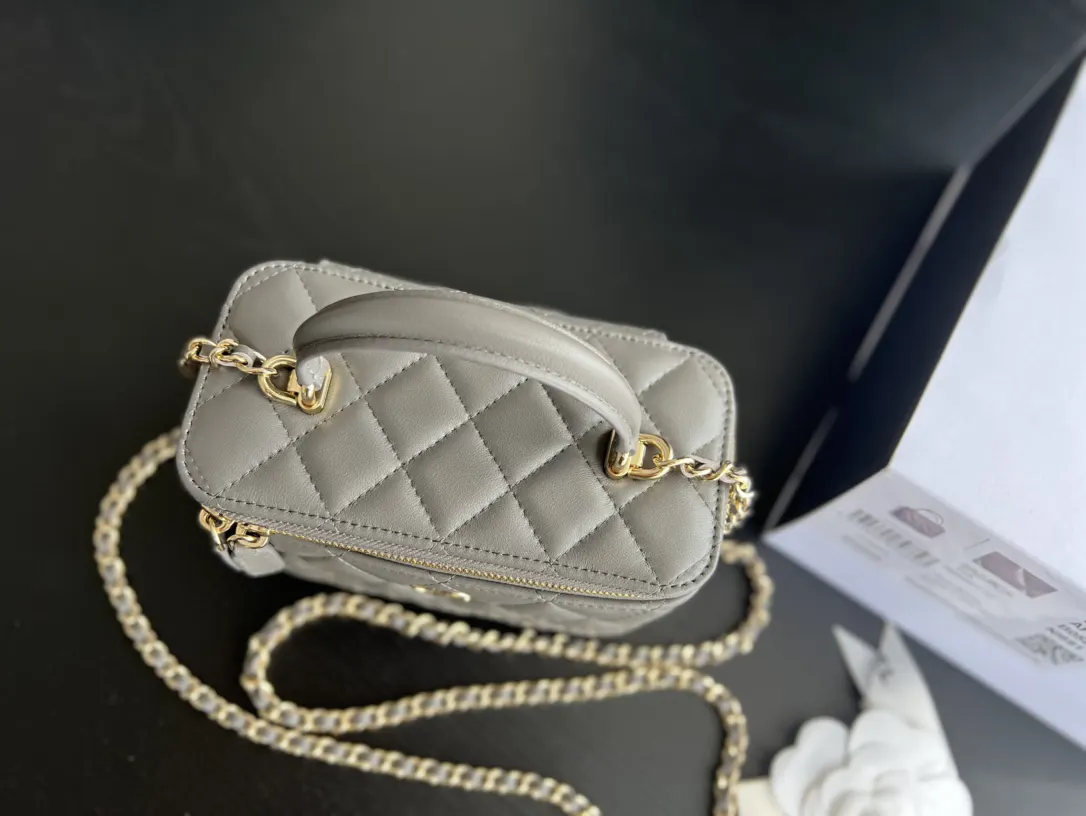 CHANEL 22 Bag 米色羊皮链条包 金扣款