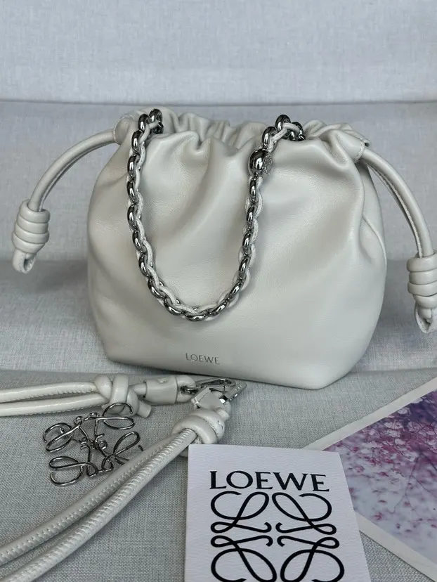 Loewe 金色 羊皮 型號 套金屬鏈條加长皮 鏈條包 精致鏈條款