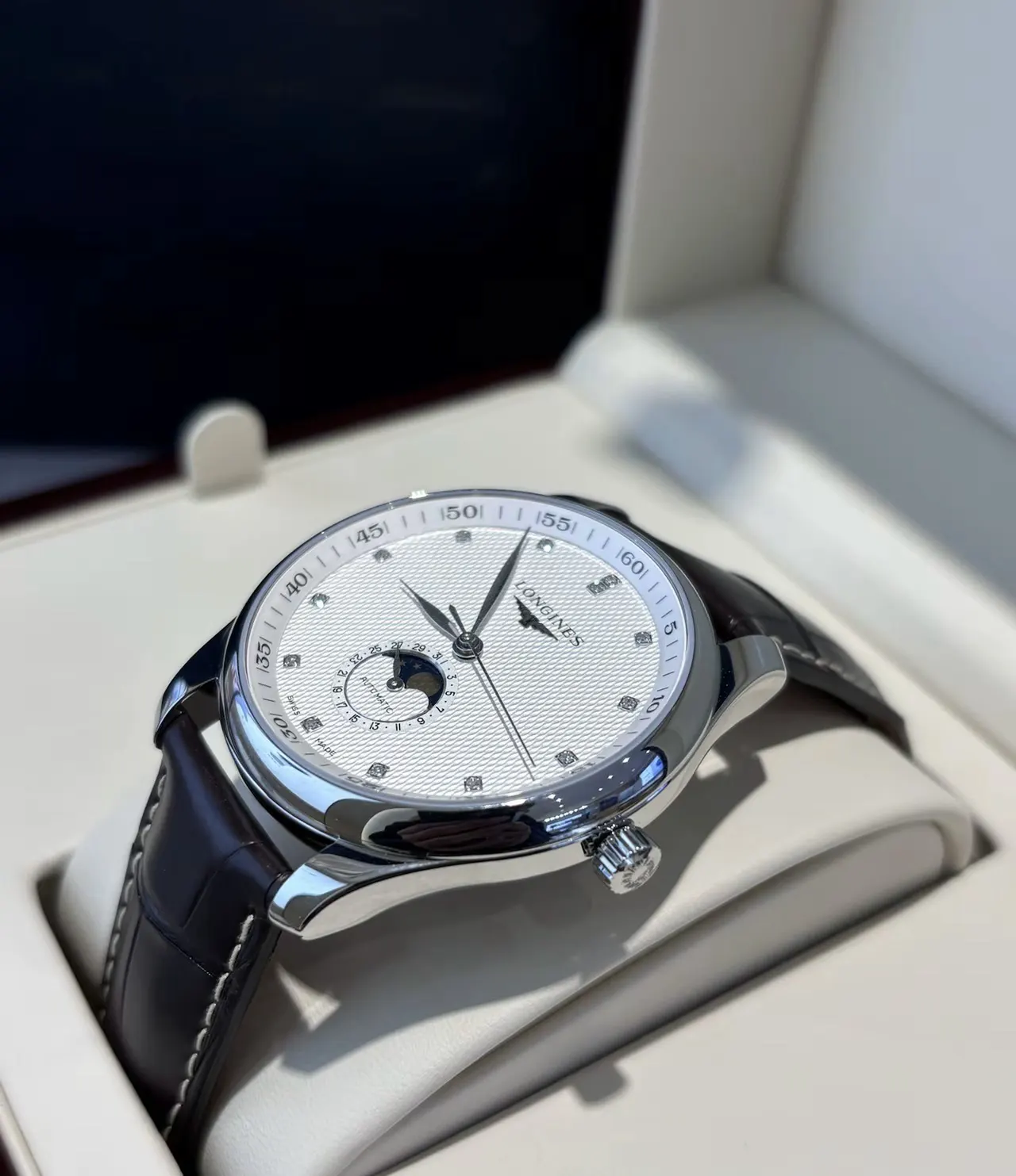 Longines 盒 我被这块浪琴名匠四针月相皮带钻 手錶 經典腕表款