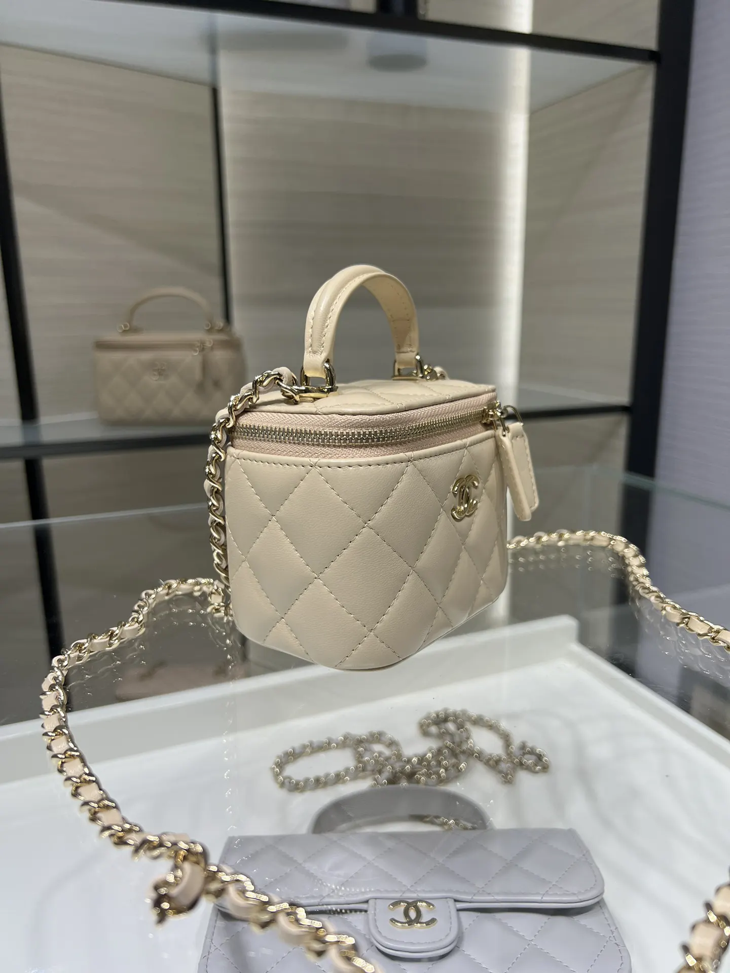 Chanel 19 小號 米色 皮革 菱格絎縫 鏈條包