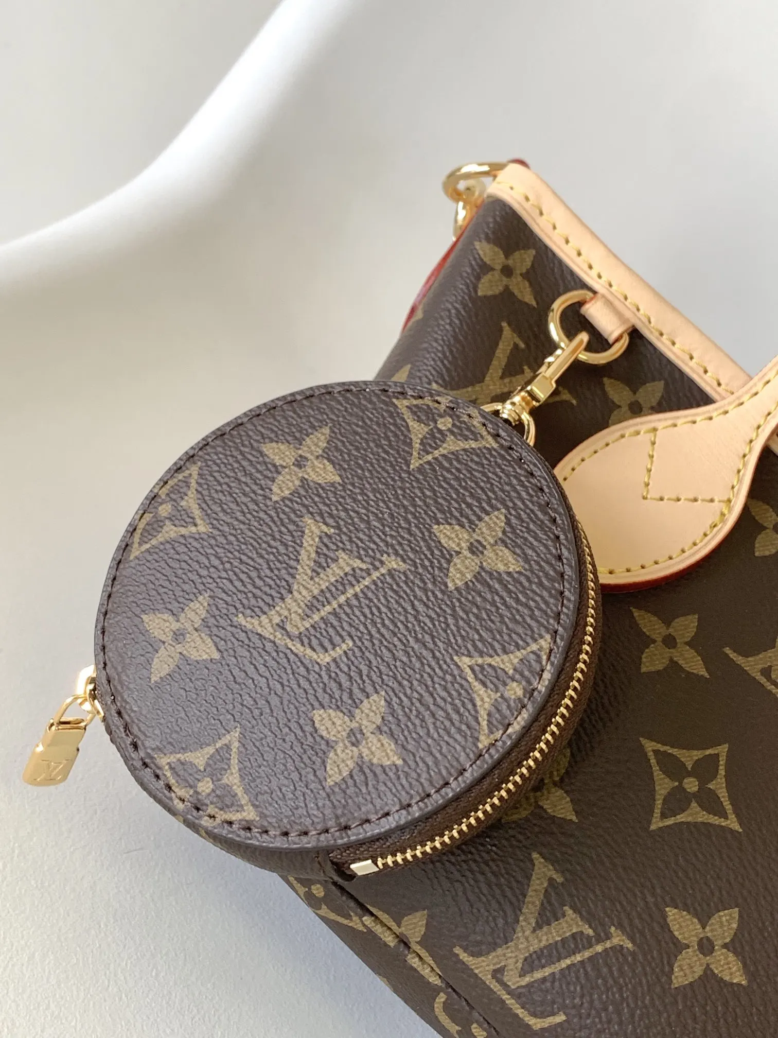 Neverfull 牛皮 手拿包 精致手拿款