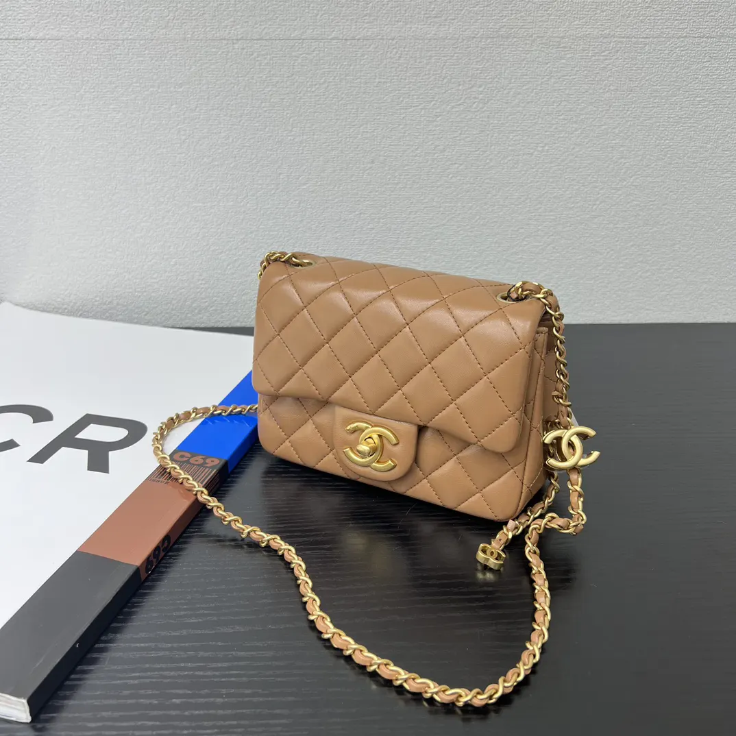 Chanel 棕色小羊皮菱格链条包 复古