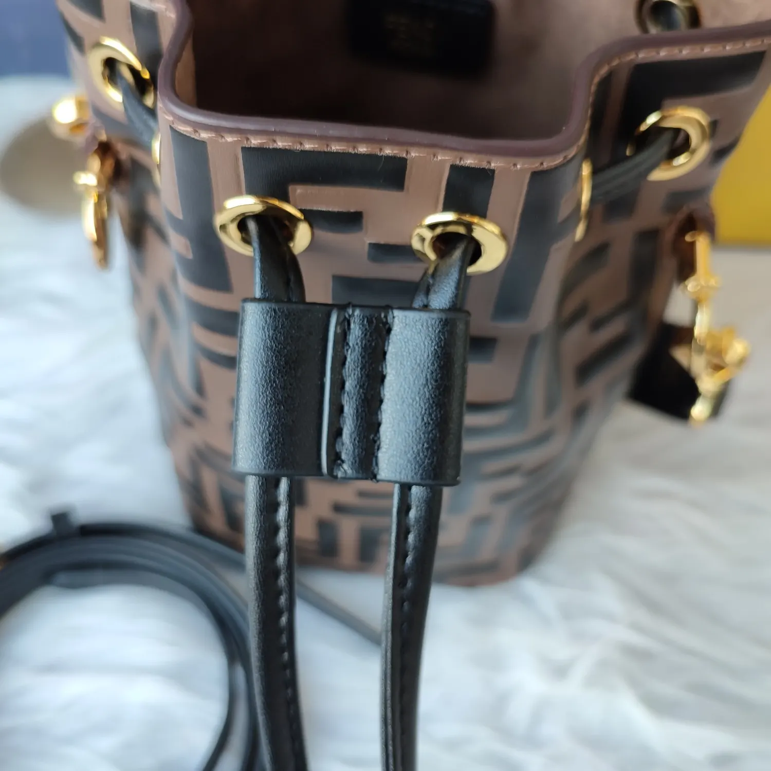 Fendi 啡色 芬迪F 咖啡色 Mon Tres 水桶包 休闲水桶款