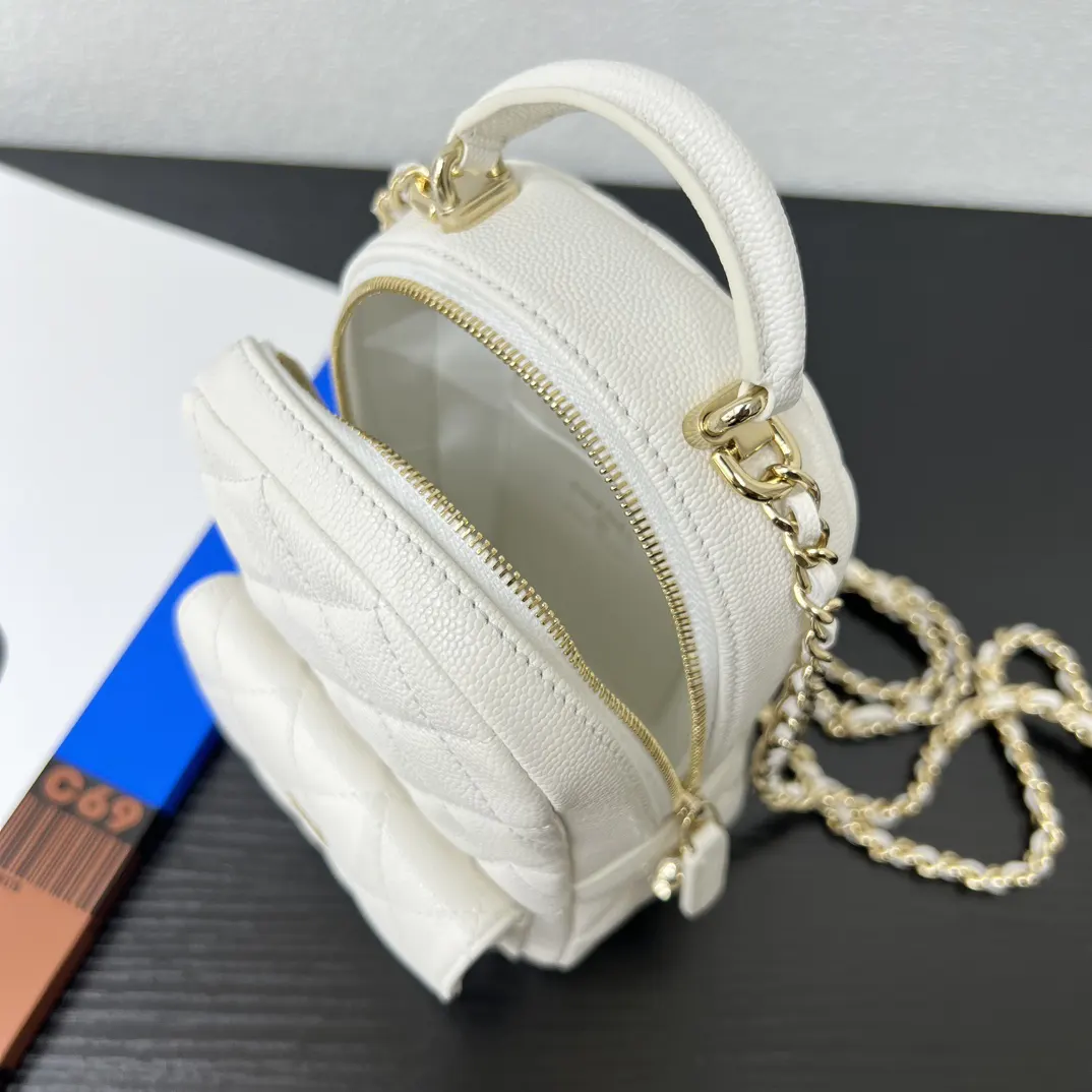 CHANEL 白色牛皮翻盖链条包 金扣款