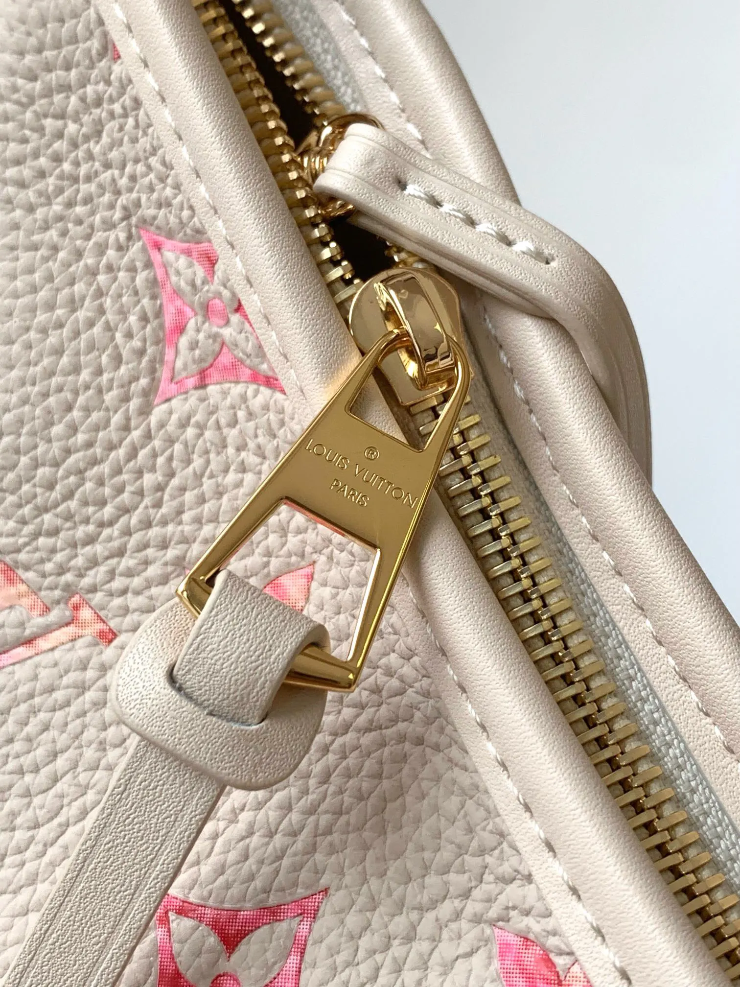 CarryAll 白色 米白 Mo手拿包 精致手拿款