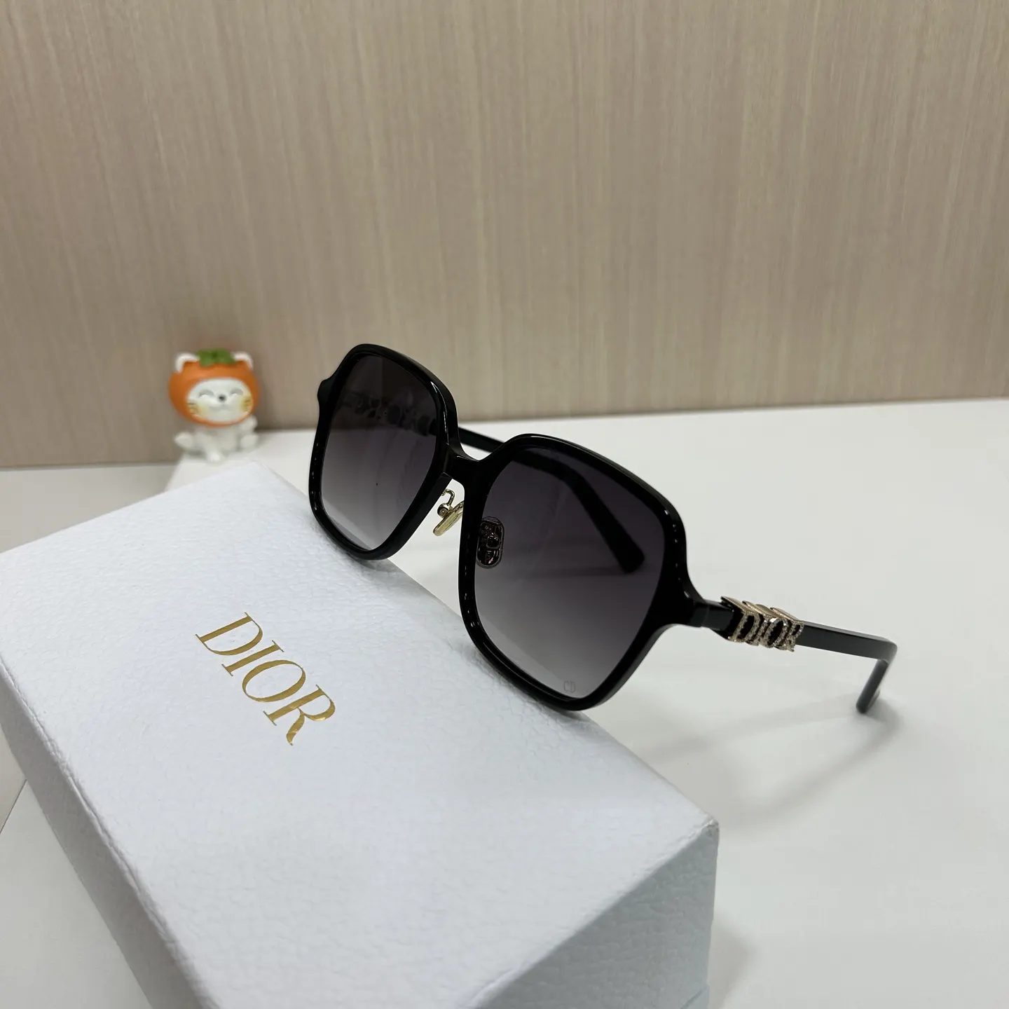 Dior 棕色方框太阳镜 复古遮阳