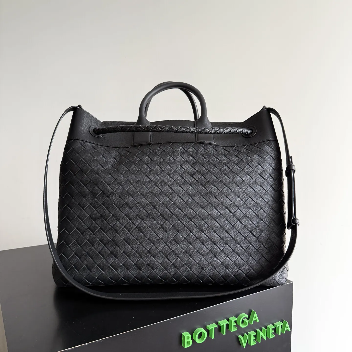 Bottega Veneta 斜挎包 轻便斜挎款