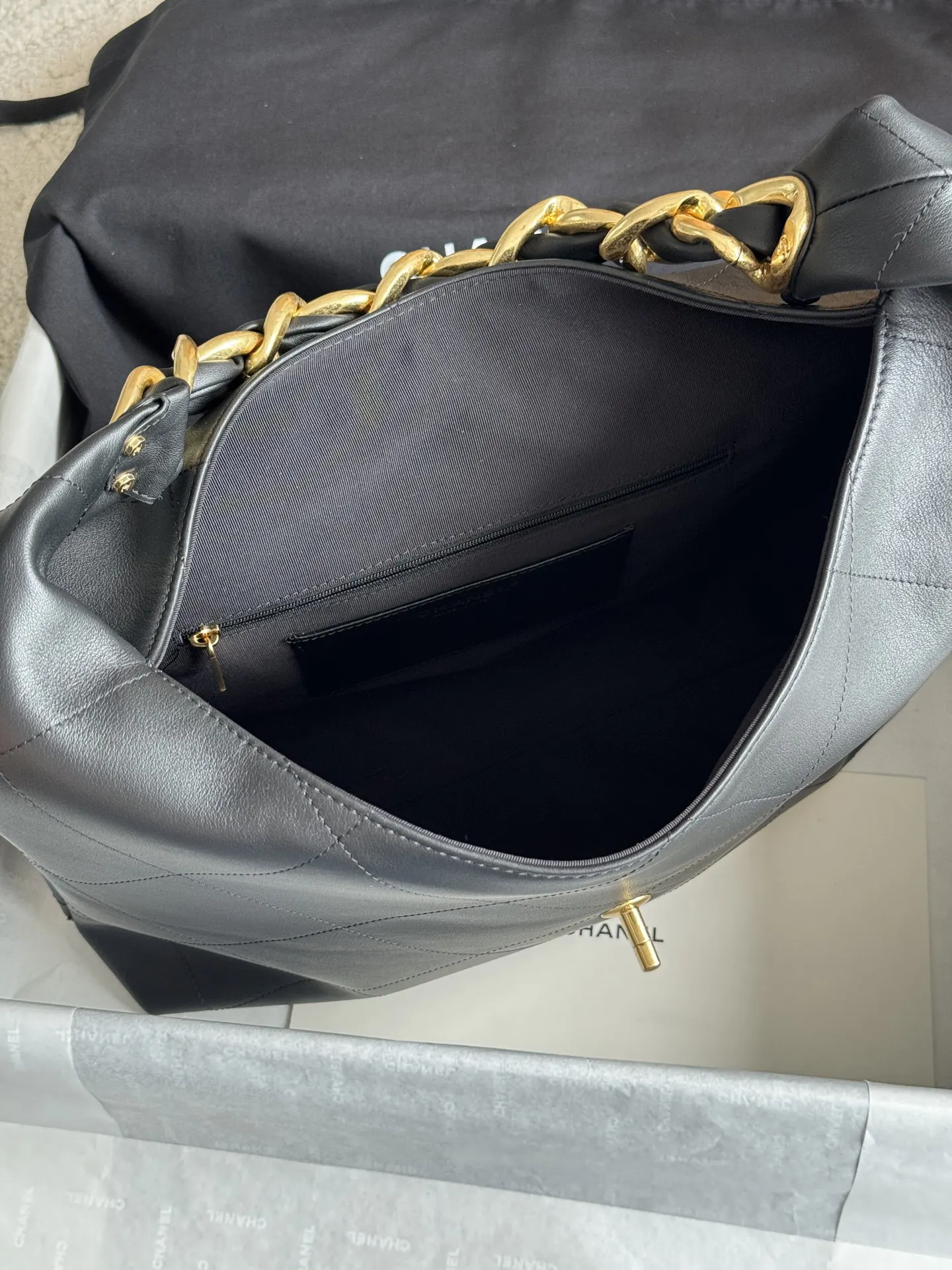 Chain Bag Classic Leather Image 9 Chain Bag Classic Leather Image 9