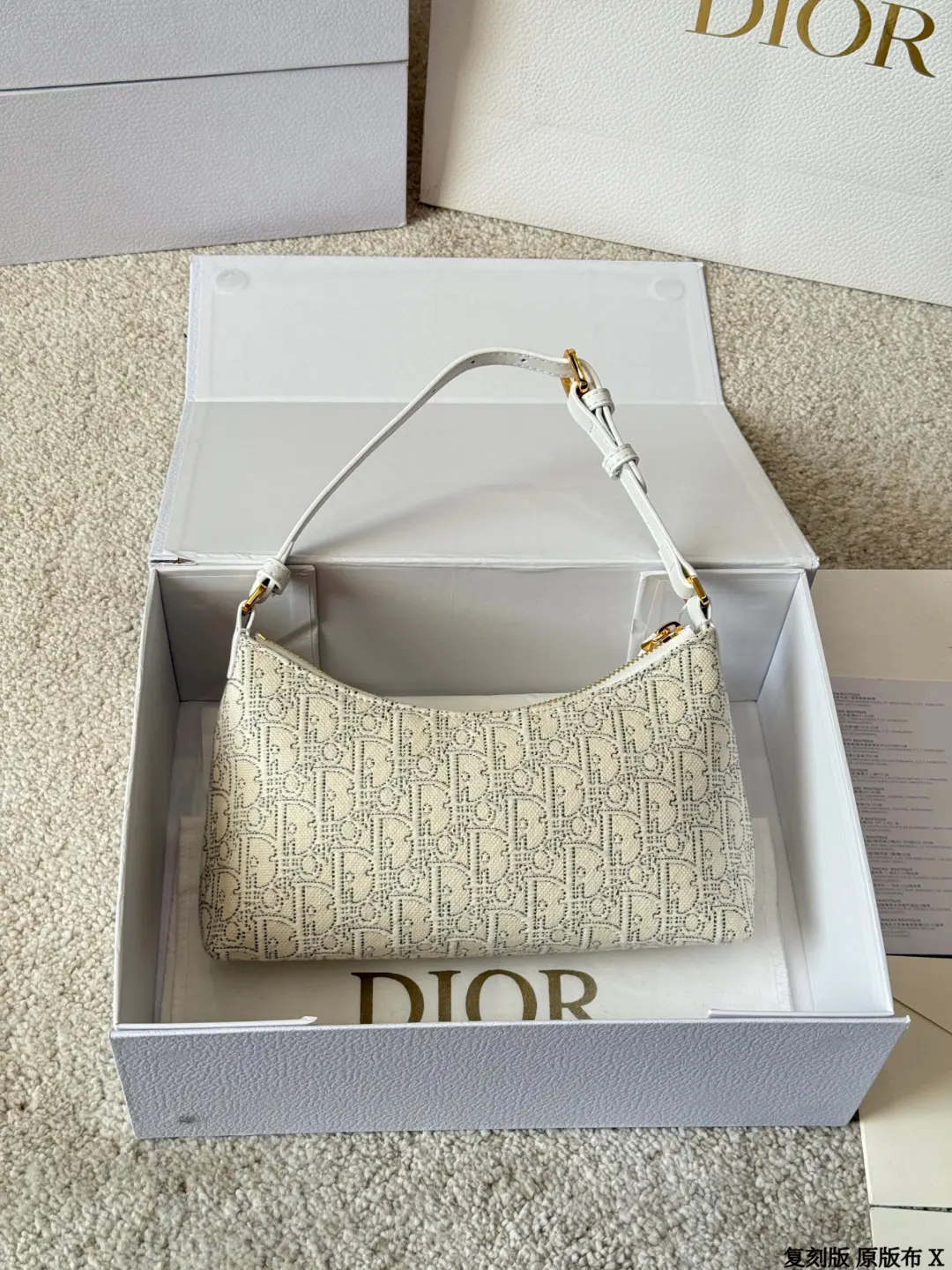 Dior 奶白 金色 小牛皮 收纳包 旅行收纳款