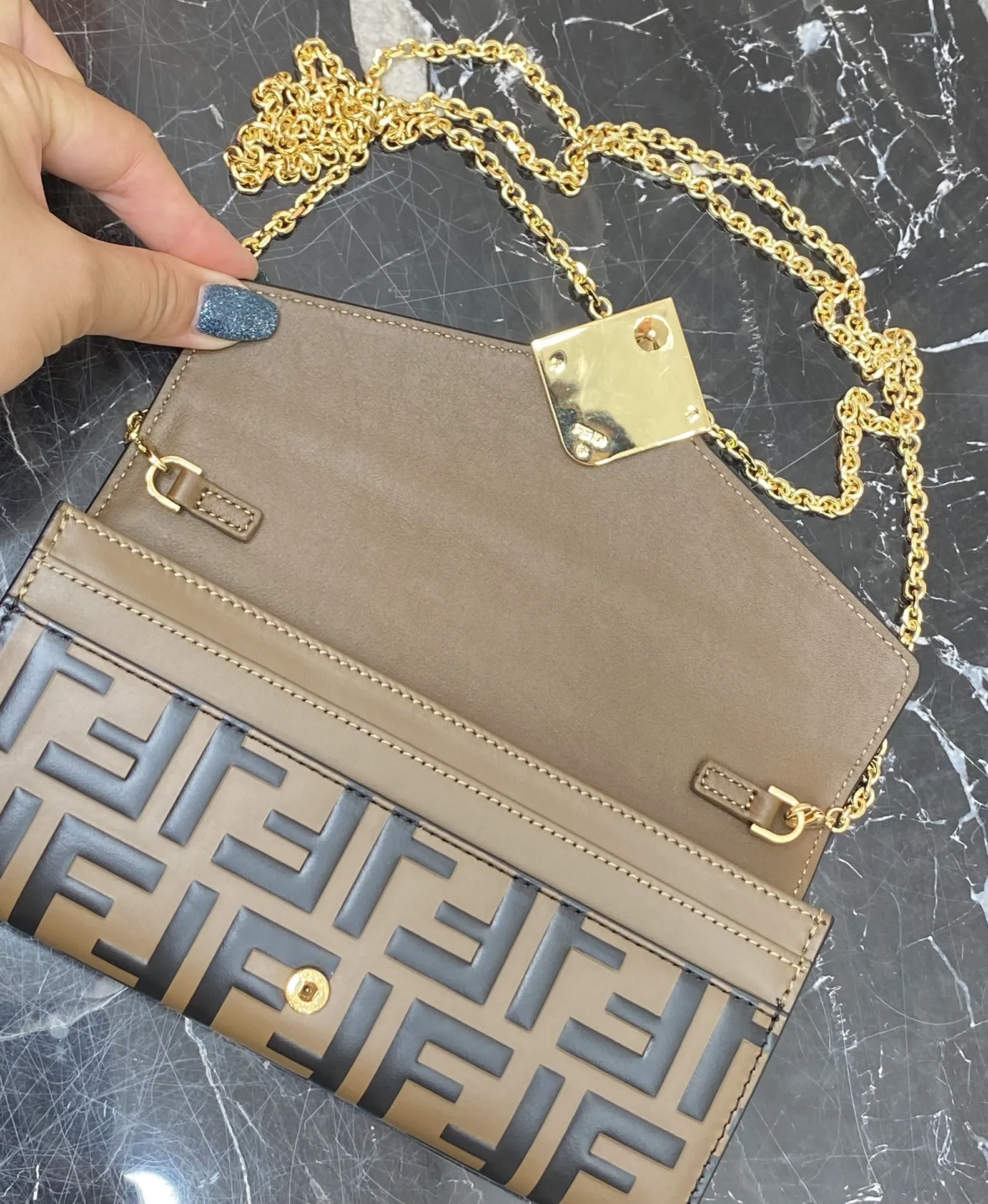Fendi 卡其色 牛皮 链条包 精选款