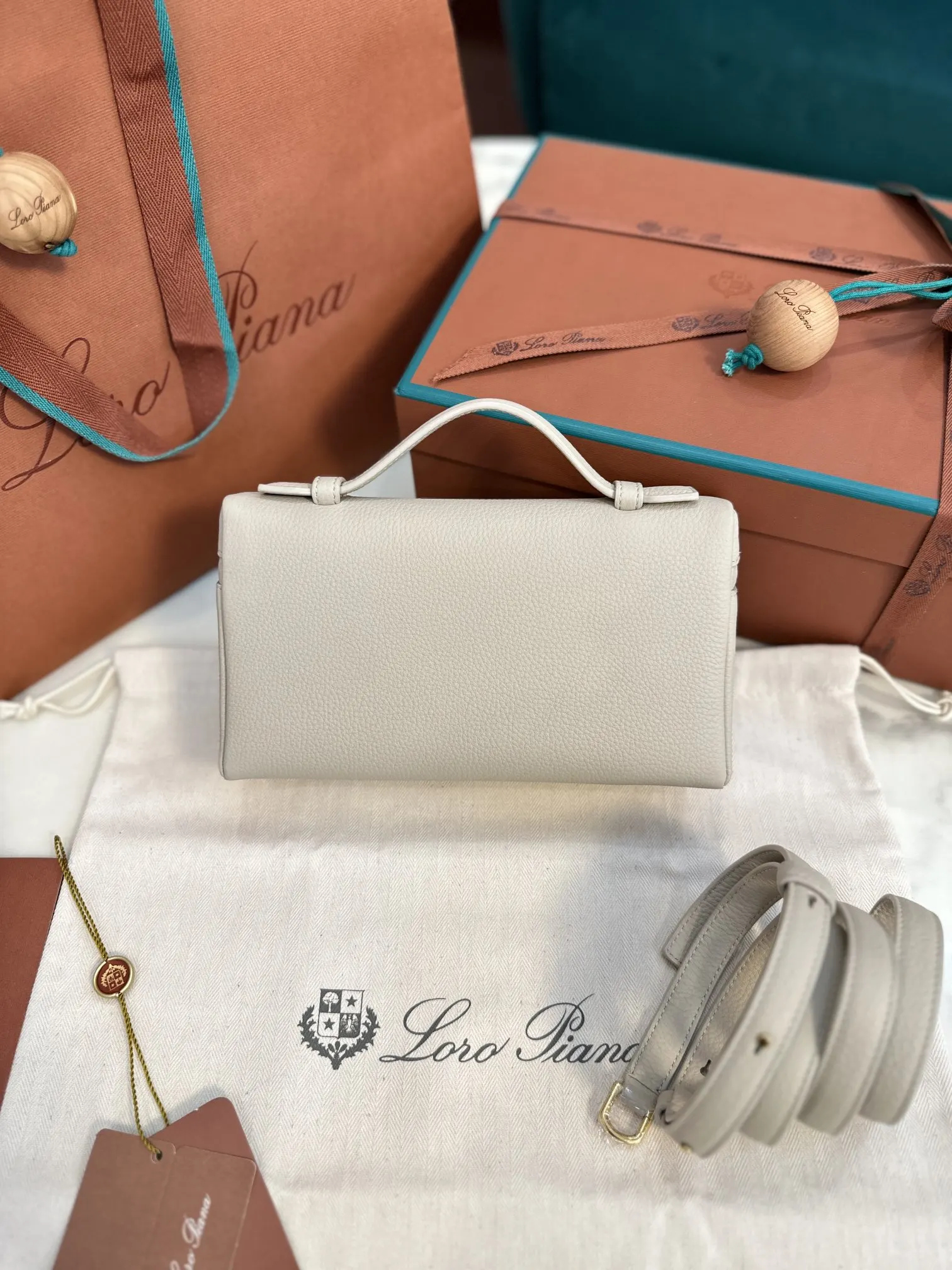 灰色 小牛皮 Loro Piana Extra Poket 手拿包 精致手拿款