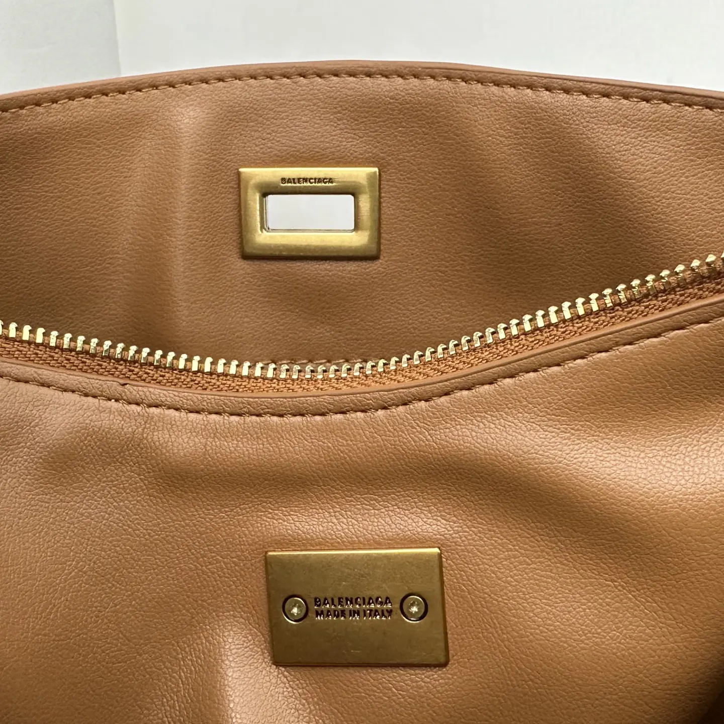 Balenciaga Rodeo 牛皮 腋下包 簡約腋下(數字6) Balenciaga Rodeo 牛皮 腋下包 簡約腋下(數字6)