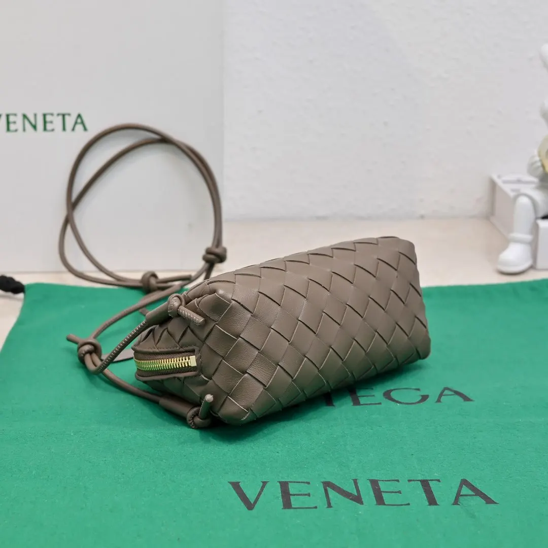 Bottega Veneta 腋下包 復古腋下背款