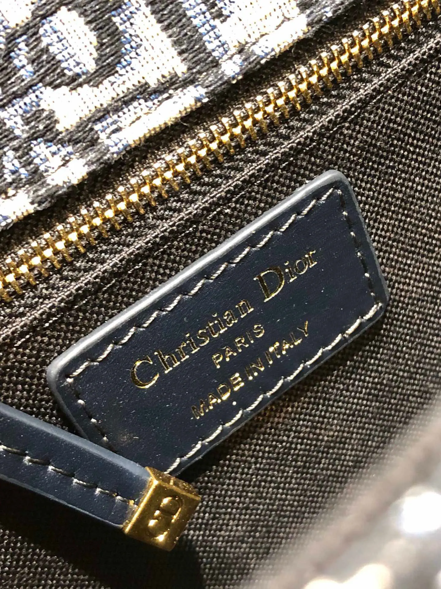 Dior 30 Montaigne 皮革 手拿包