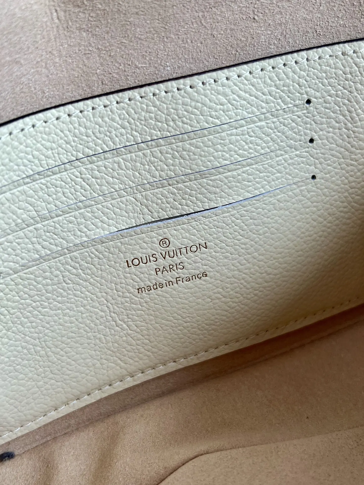 Louis Vuitton M82210 白色 Monogram 链条包