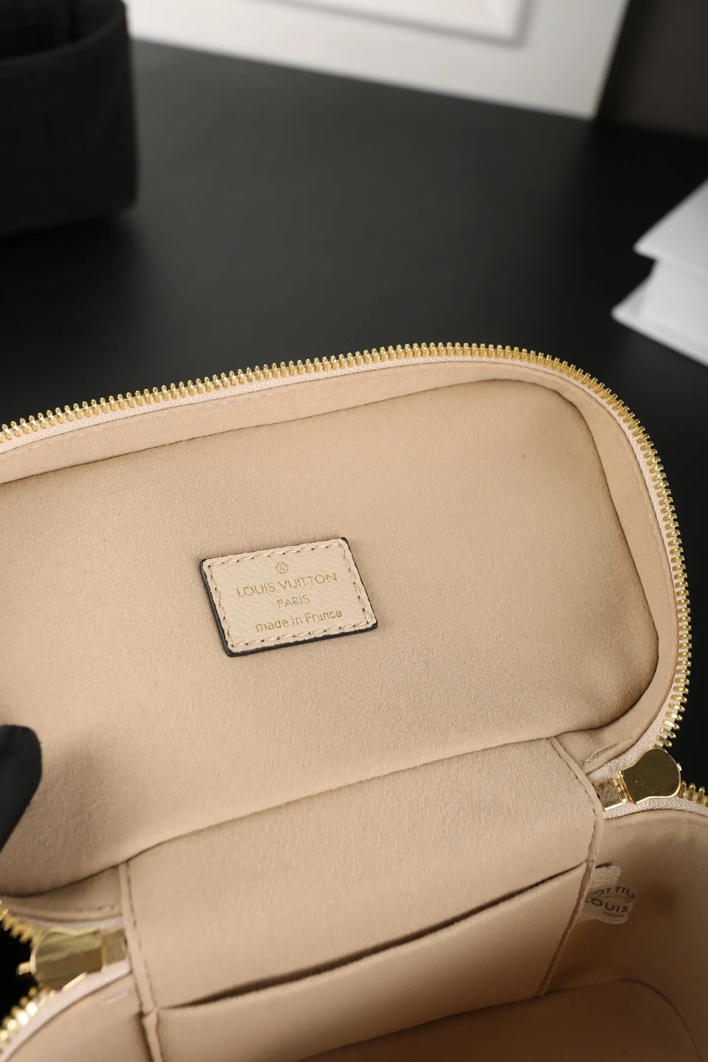 LV 全套 Vanity 压印 包 梳妆包 包 盒 斜挎包 轻便斜挎款