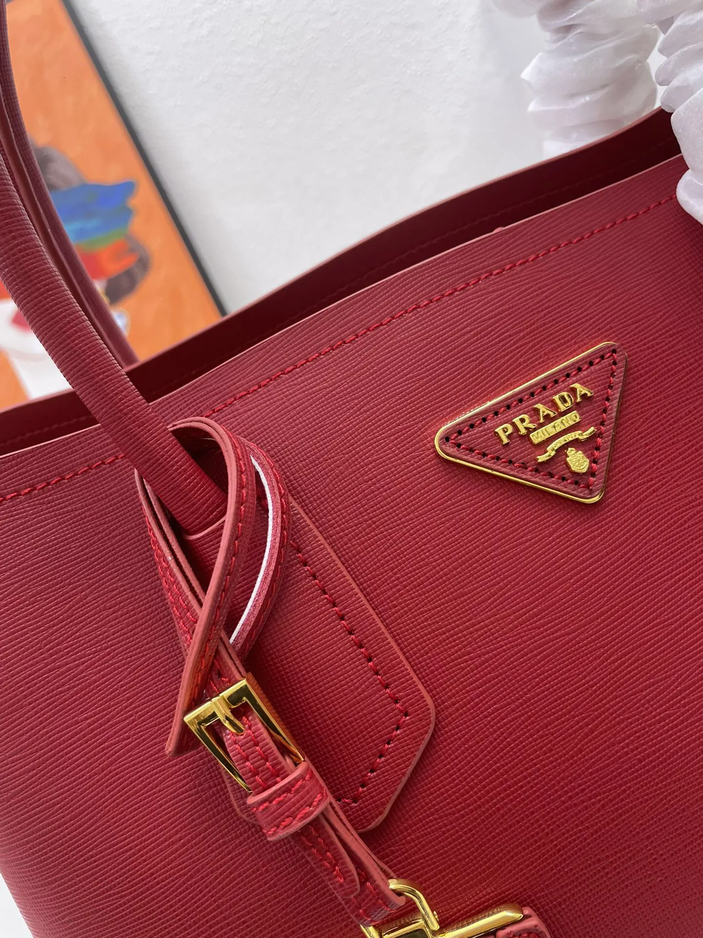 PRADA Saffiano十字纹牛皮 购物袋 轻便实用款