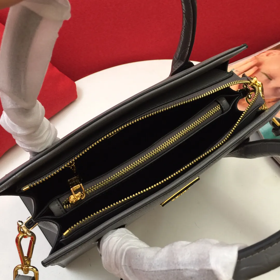 Prada 鳄鱼皮 牛皮 手提包