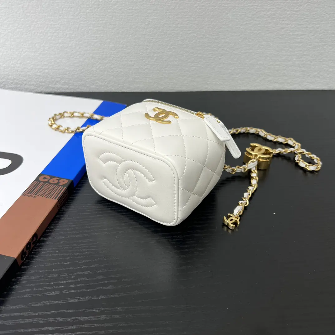 Chanel 迷你 白色 皮革 翻盖 链条包