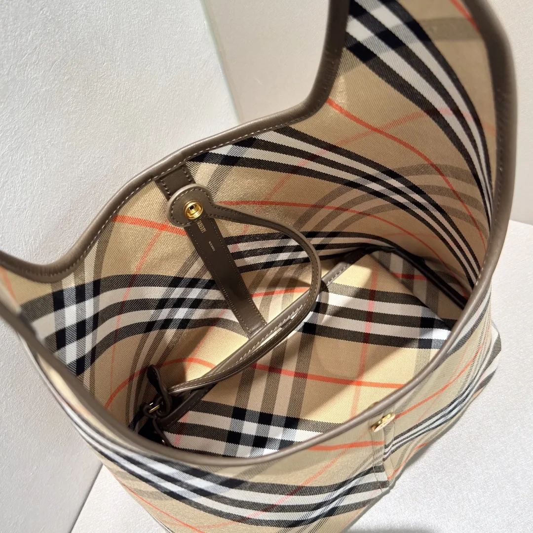 Burberry 小牛皮 雙肩包 实用雙肩款