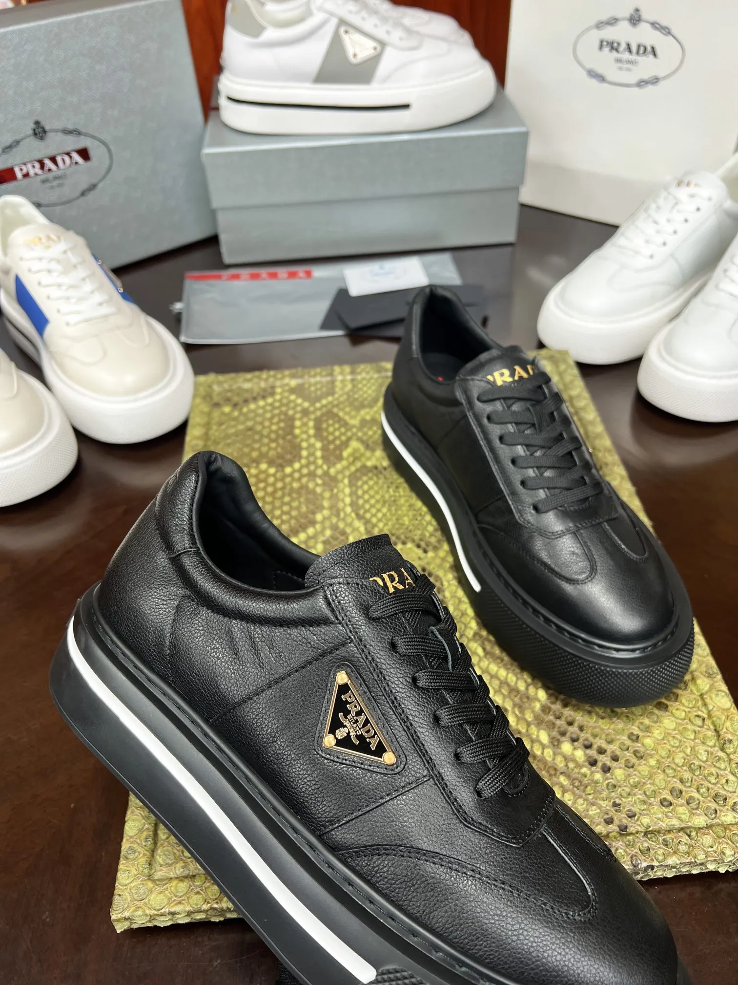 Prada 牛皮 休闲鞋 舒適