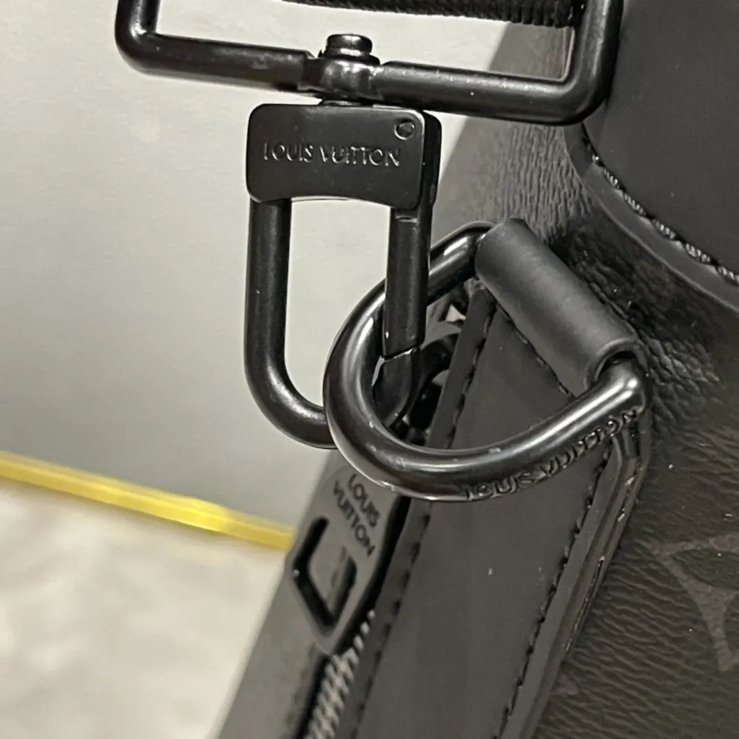 Louis Vuitton 竖形托特包
