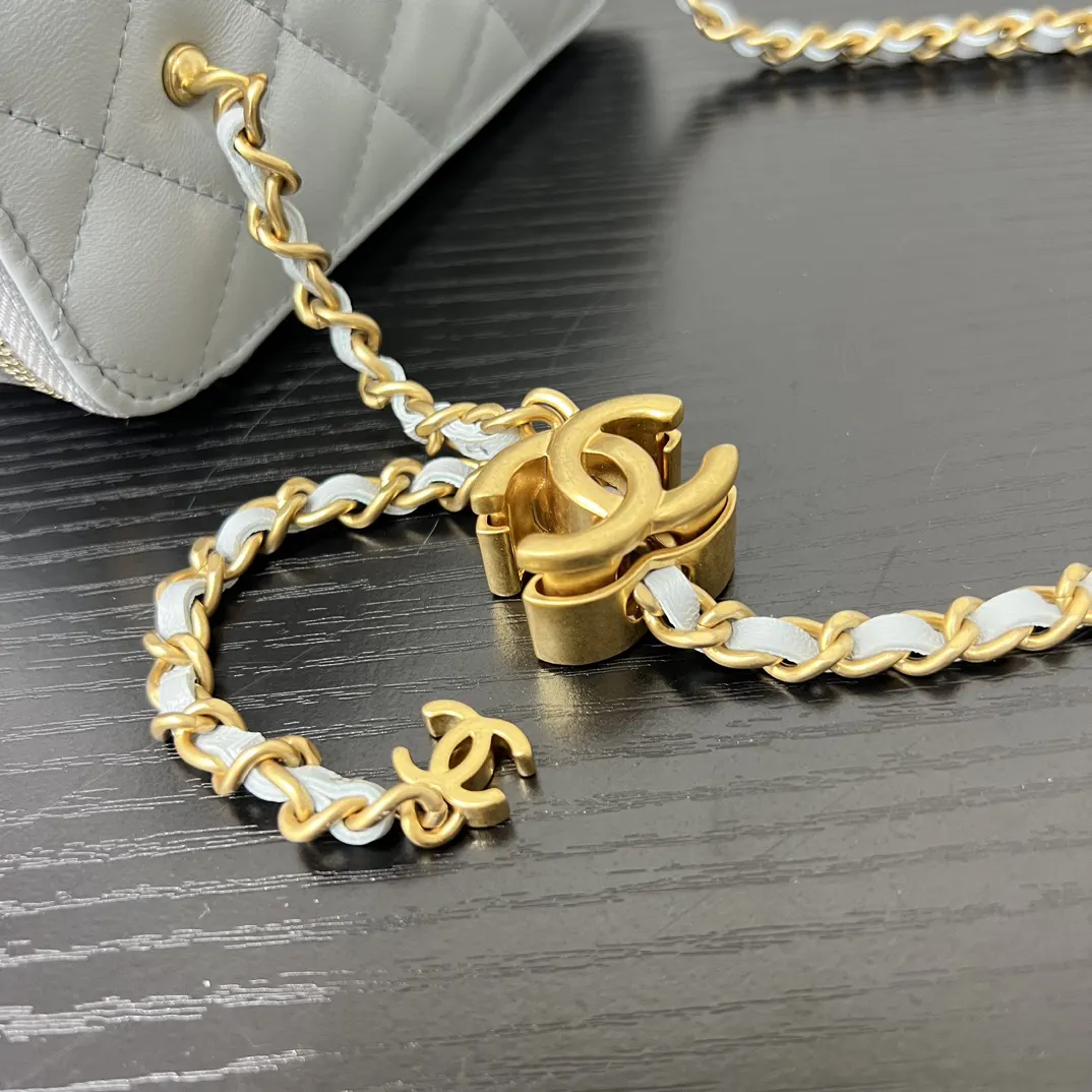 Chanel Lambskin Flap Chain Bag One Shoulder Cross Image 7 Chanel Lambskin Flap Chain Bag One Shoulder Cross Image 7