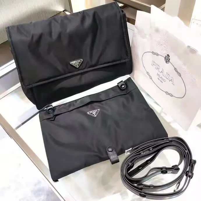 尼龍 邮差包 ⃣ 个包组合成 ⃣ 包两用多种背法 手拿包 精致手拿款
