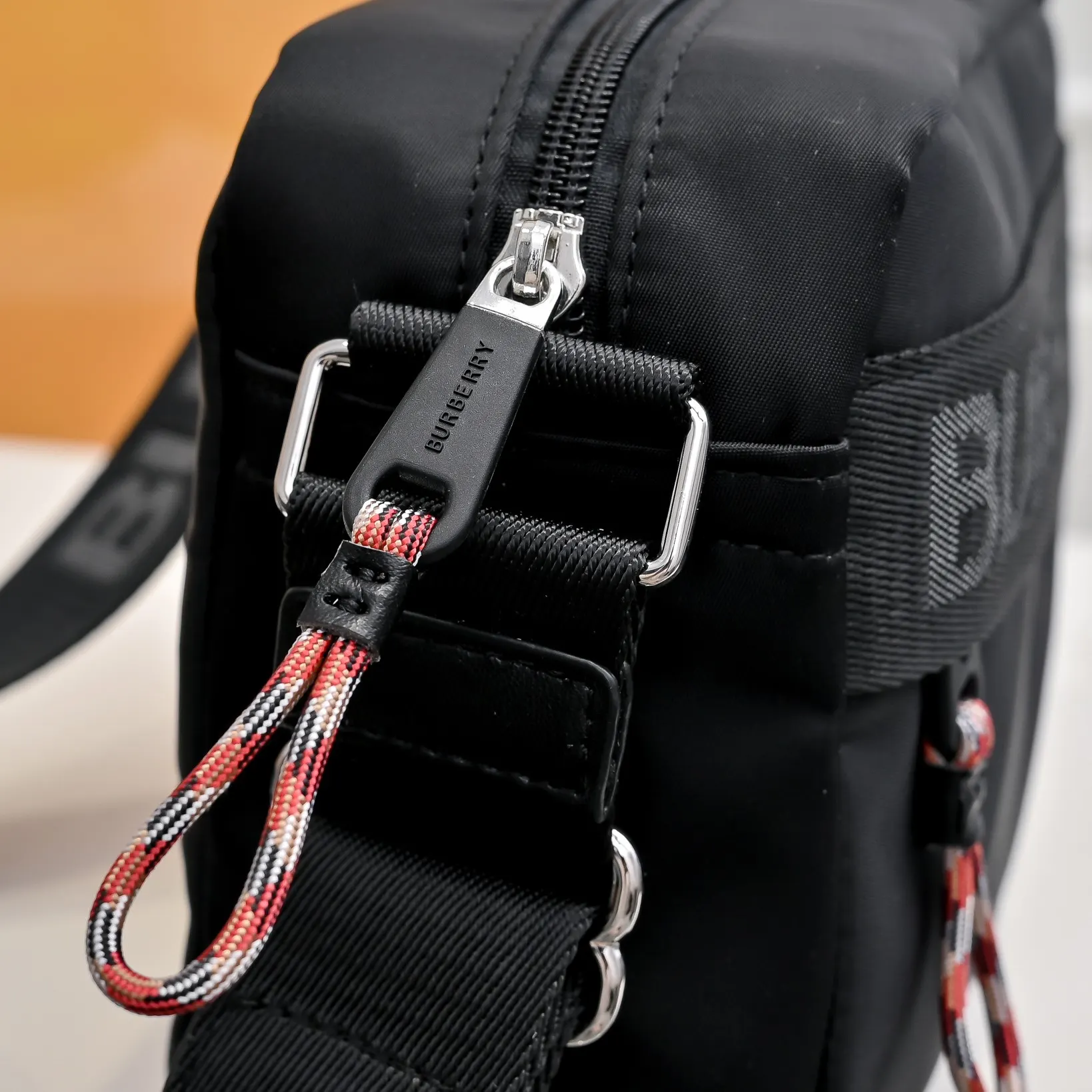 Burberry 帆布 巴宝莉男士单肩包相机包 斜挎包 轻便斜挎款