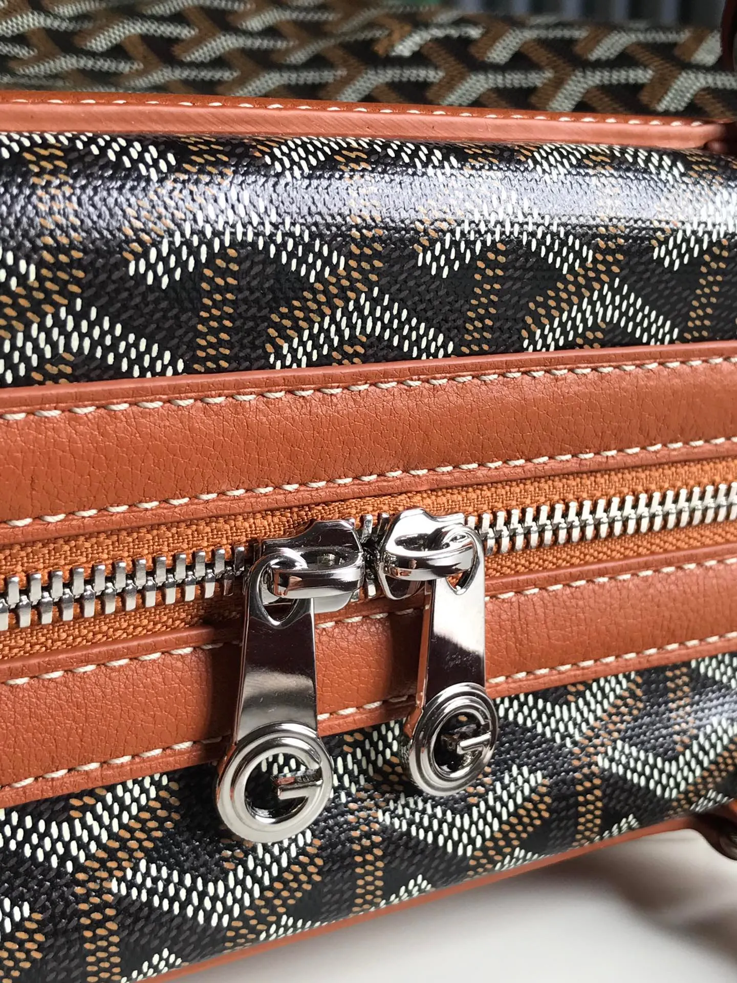 Goyard Cisalpin公文包秉承了Cisalpin背包的 双肩包 实用双肩款