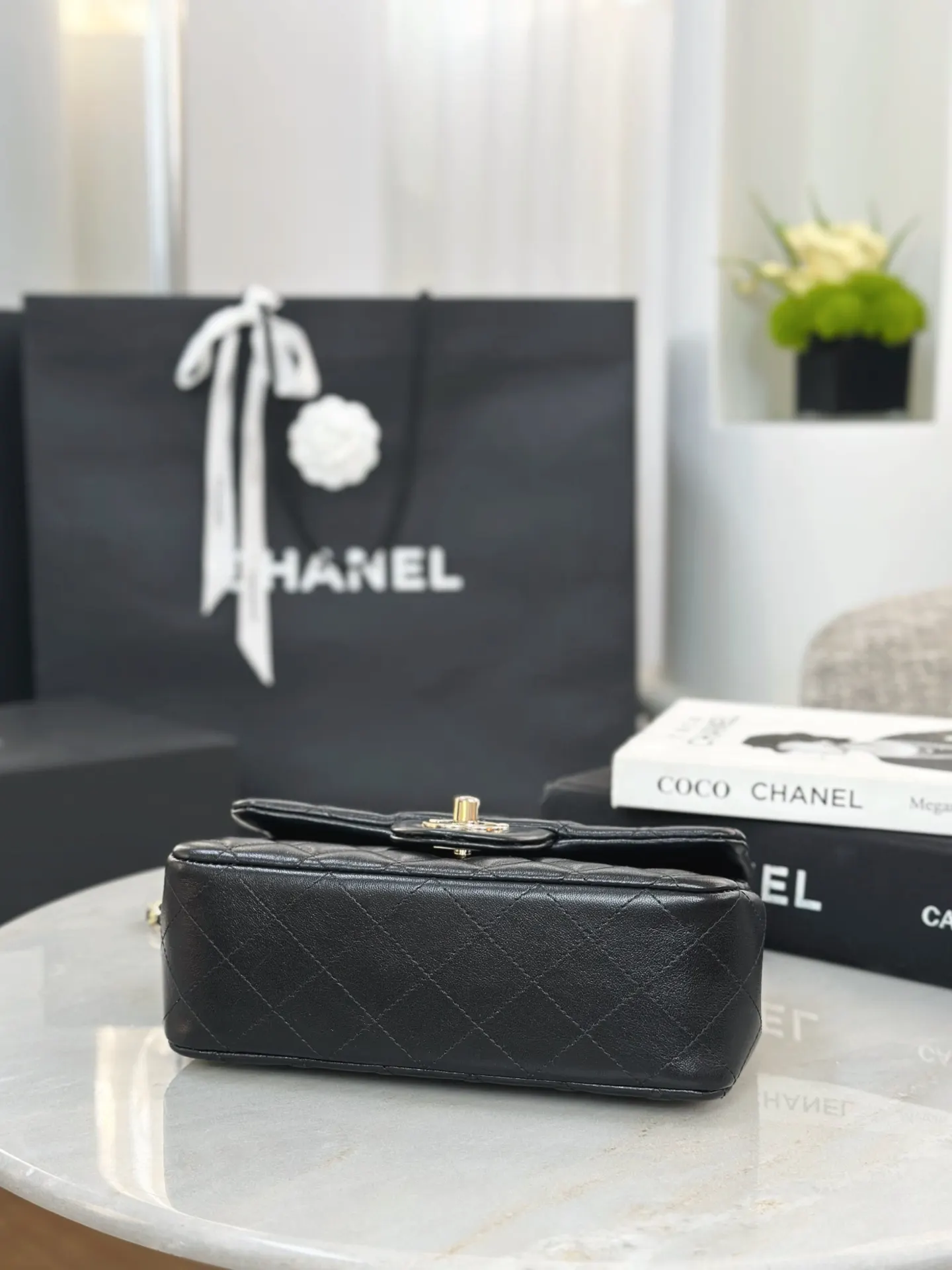 Chanel 黑色羊皮翻盖链条包 小香风单肩
