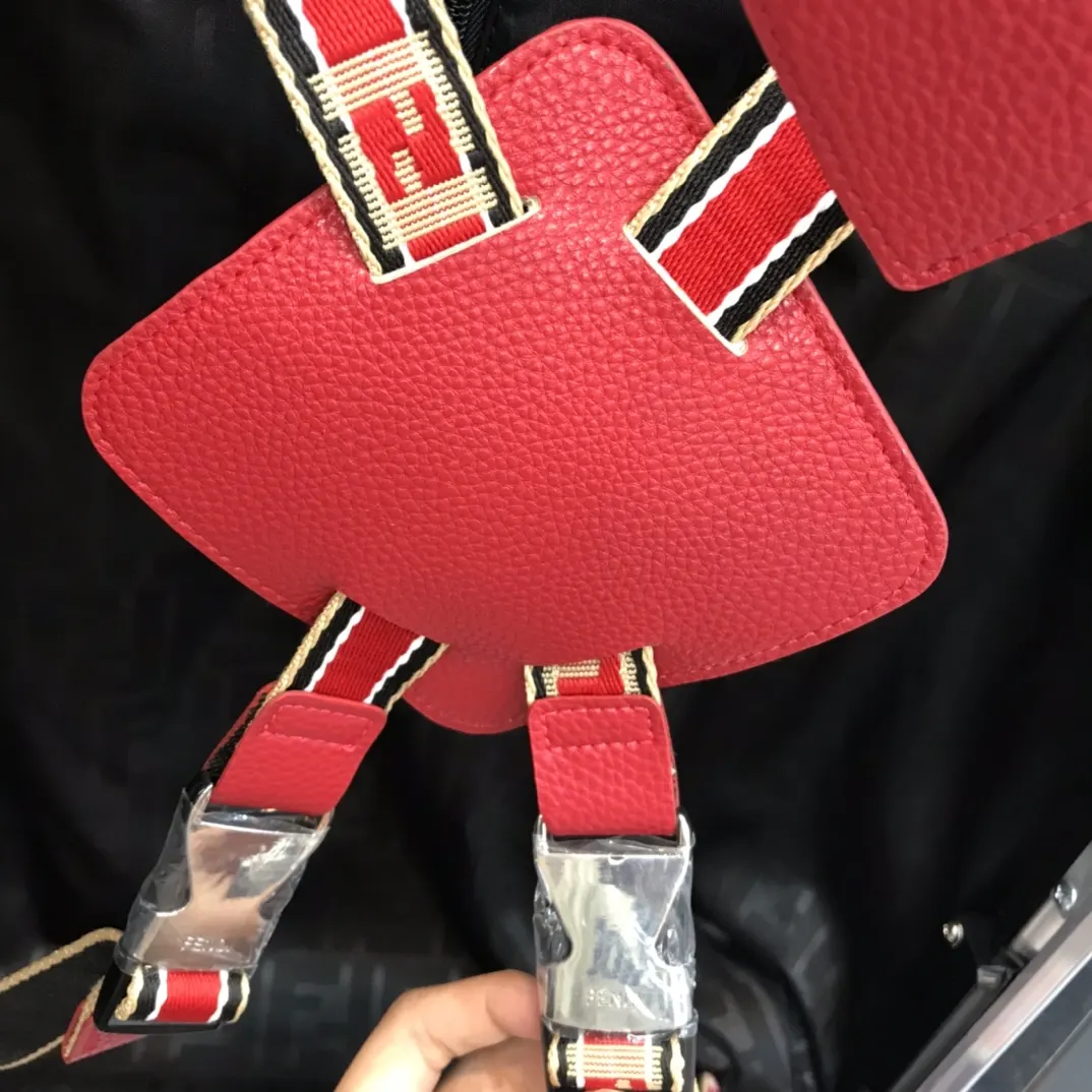 Fendi 黑色 藍色 rimowa 一见钟情或许就是当你第一眼见到它的 行李箱 旅行拉杆款 輕便出行款