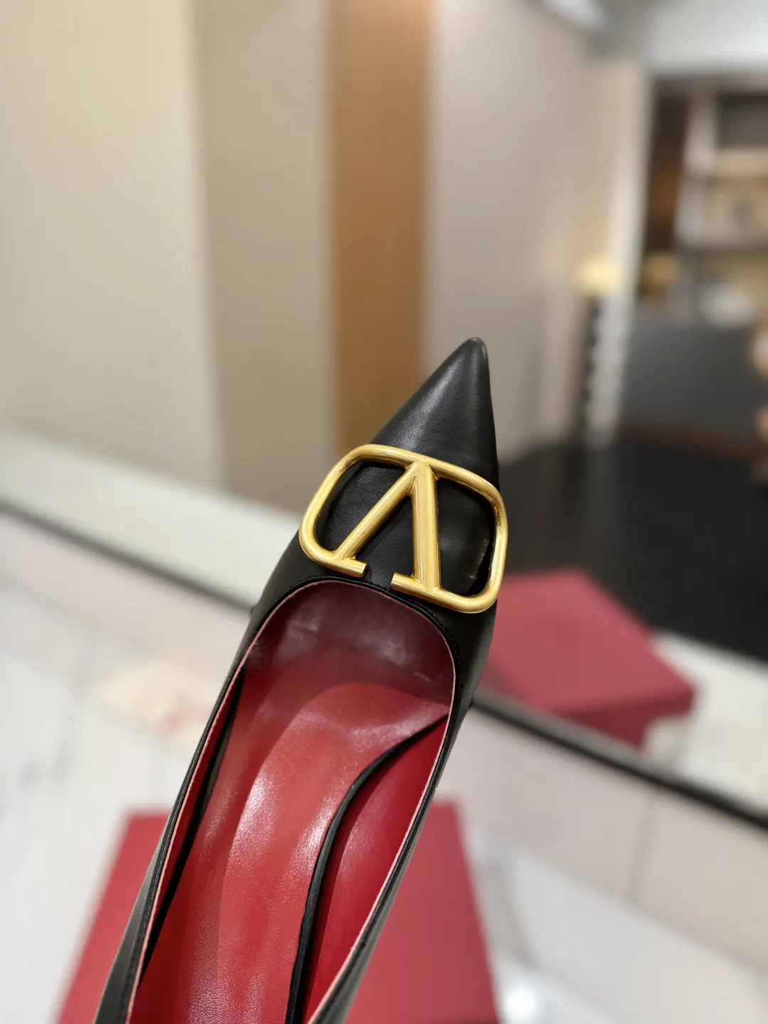 Valentino 金色 平底鞋 通勤约会款