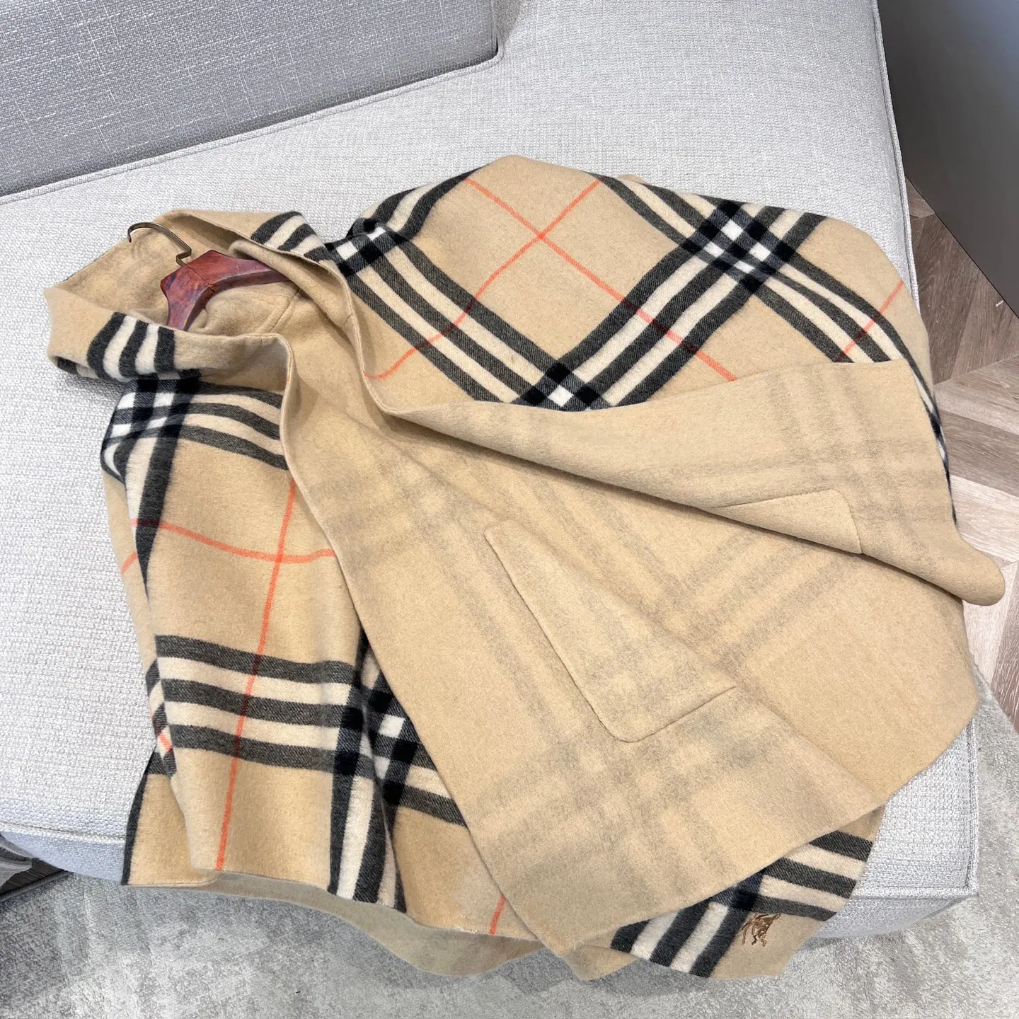 Burberry 羊绒 格纹 马术 帽子 日常造型款