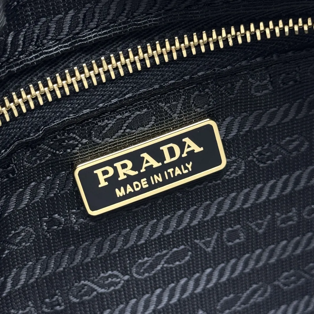 PRADA 牛皮 三角标 腋下包 日常通勤款