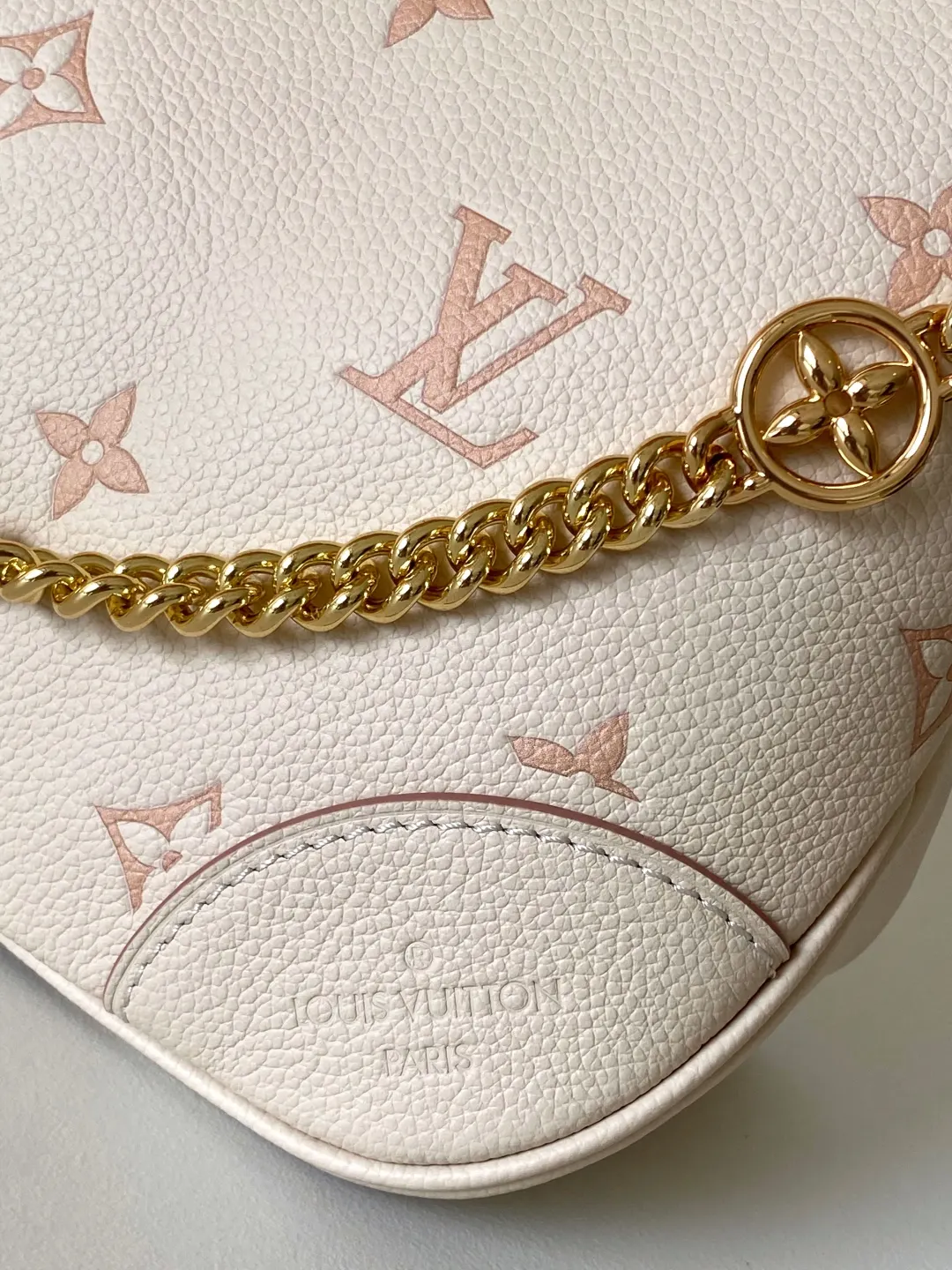 Louis Vuitton Chain Bag Leather