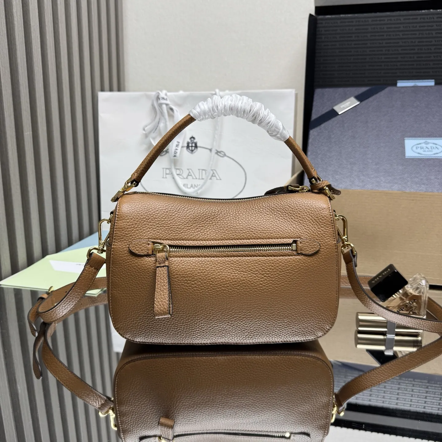 Prada 金色 皮革 斜挎包