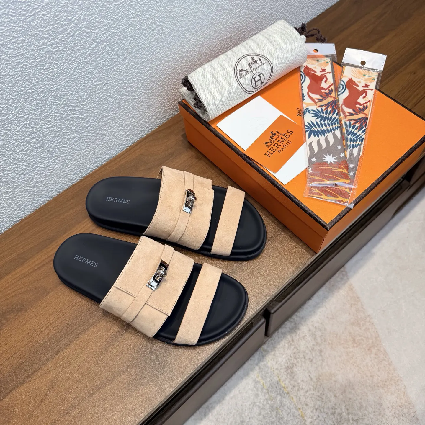 Hermès 经典 小牛皮 拖鞋 舒适