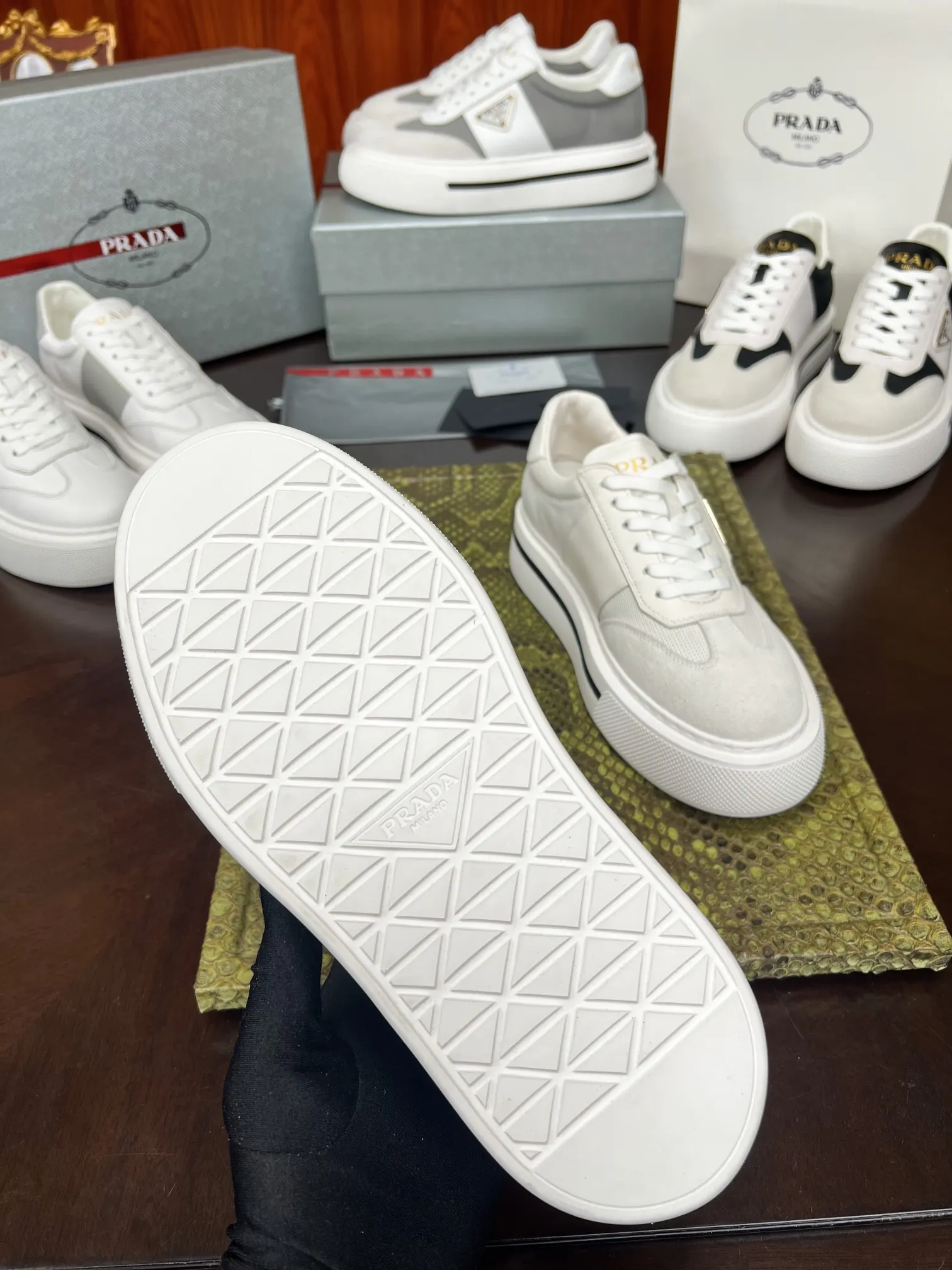 PRADA 牛皮 休闲鞋 舒适百搭款