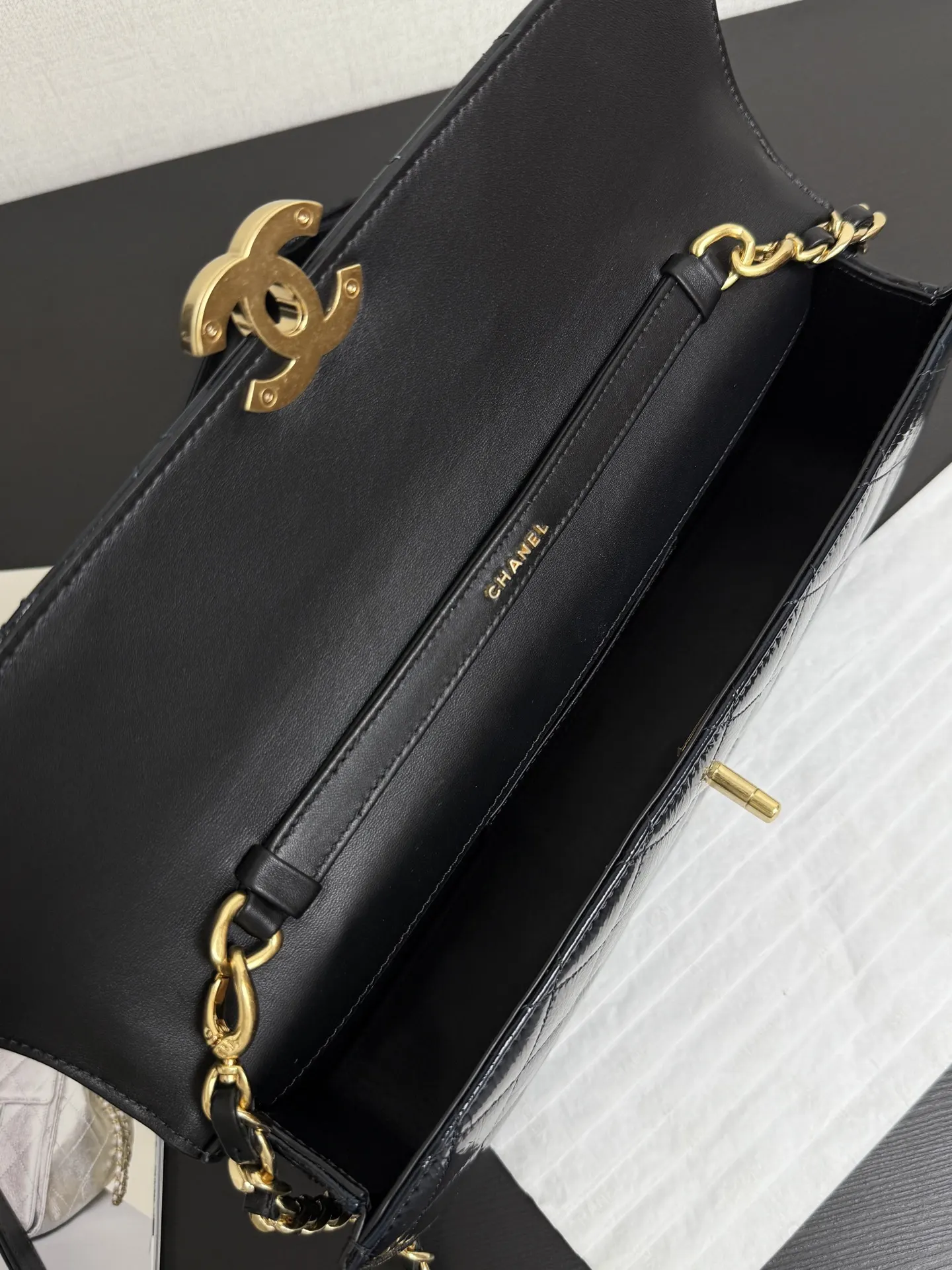 CHANEL 油腊皮復古法棍包 高級感十足 腋下包 復古腋下背款