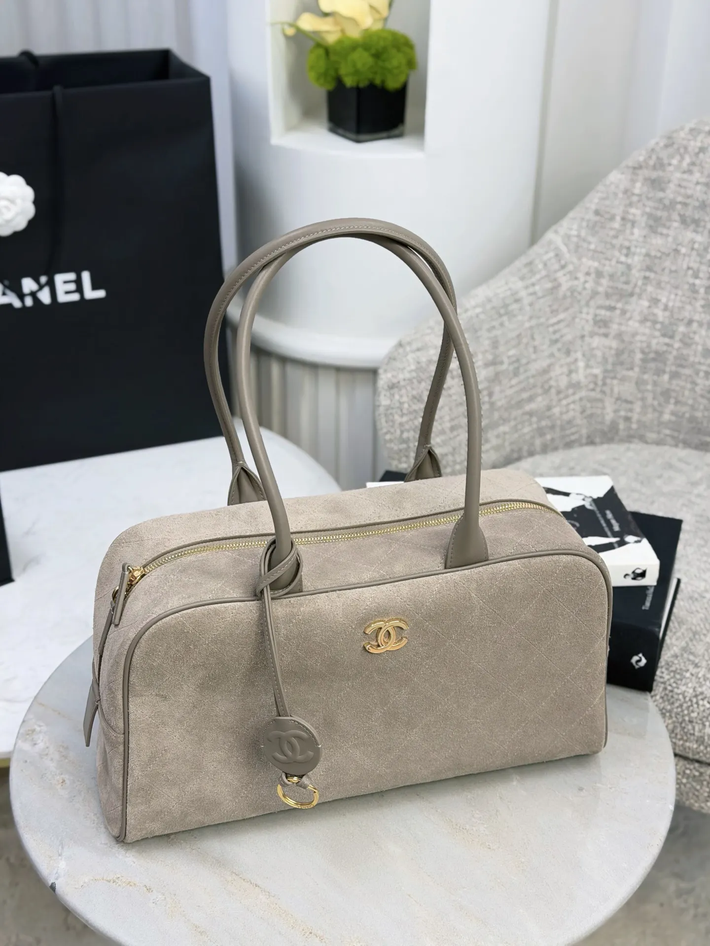 Chanel Cowhide Bag Chain Shoulder and Crossbody Wear Image 6 Chanel Cowhide Bag Chain Shoulder and Crossbody Wear Image 6