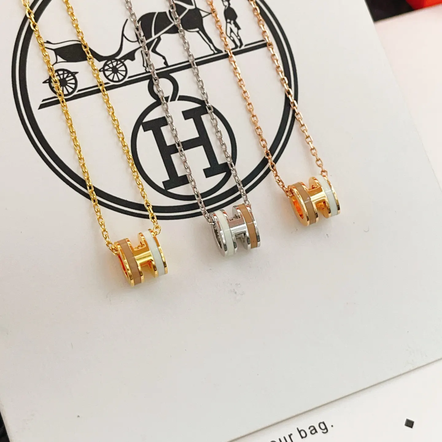 Hermès 銀色 首饰 精致配飾 項鏈(數字8) Hermès 銀色 首饰 精致配飾 項鏈(數字8)