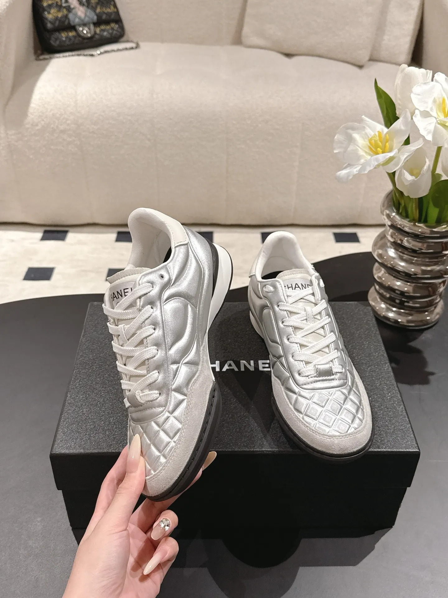 Chanel 白色羊皮休闲鞋 经典低帮