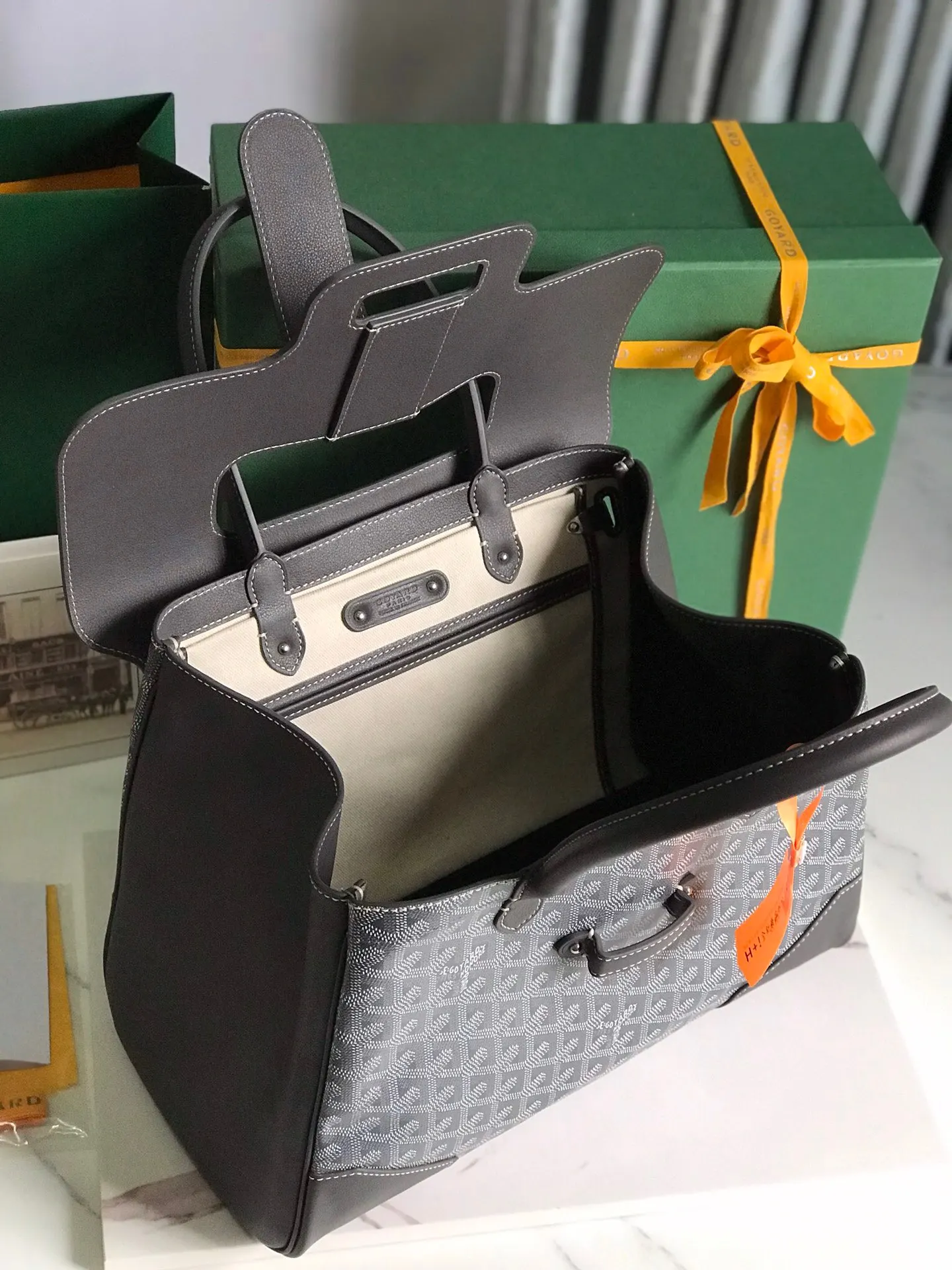 Goyard 个顏色可随意挑选 經典色很適合秋冬 鲜艳靓丽的颜 托特包 大容量托特款