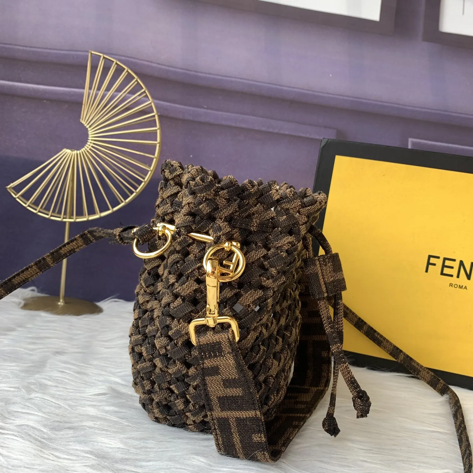 Fendi 水桶包 休闲水桶款