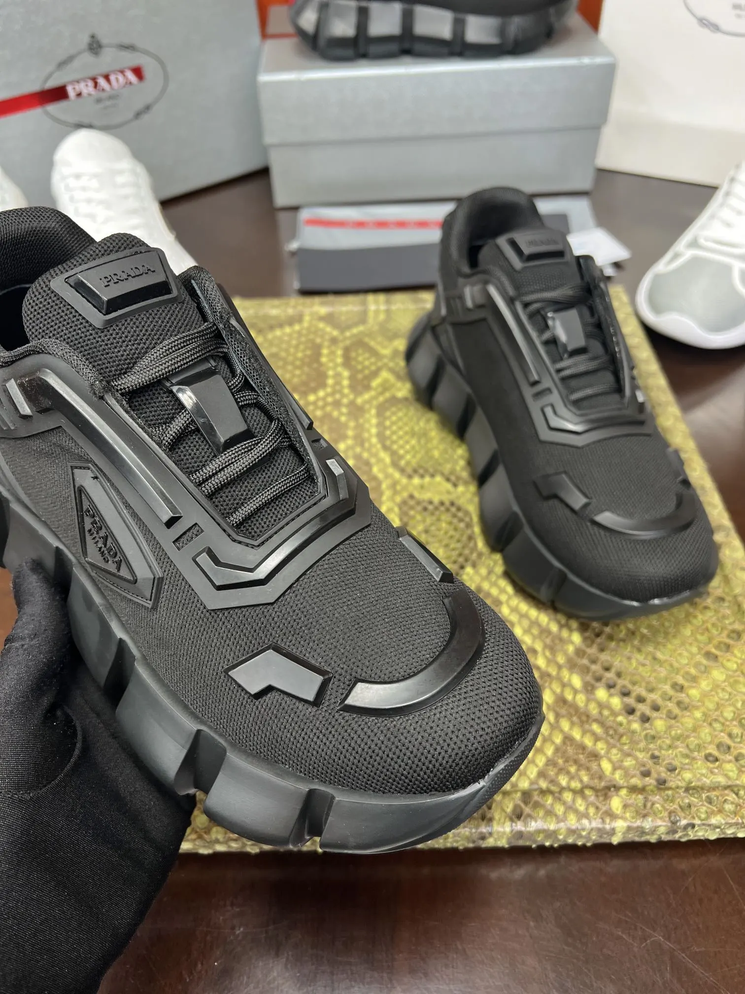 Prada 牛皮 休闲鞋 舒适