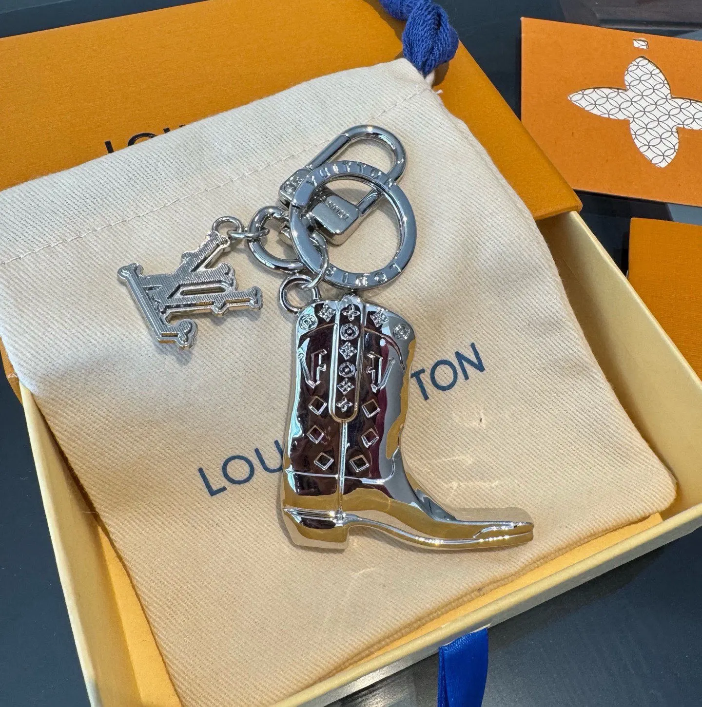 LV 蓝色毛绒玩偶钥匙扣 趣味挂件款｜ORBUYBAG 岚奢包高端时尚精品