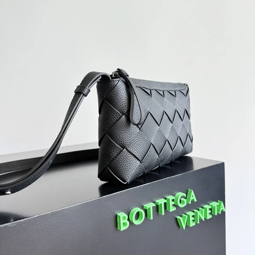 Bottega Veneta 小牛皮 斜挎包 轻便斜挎款